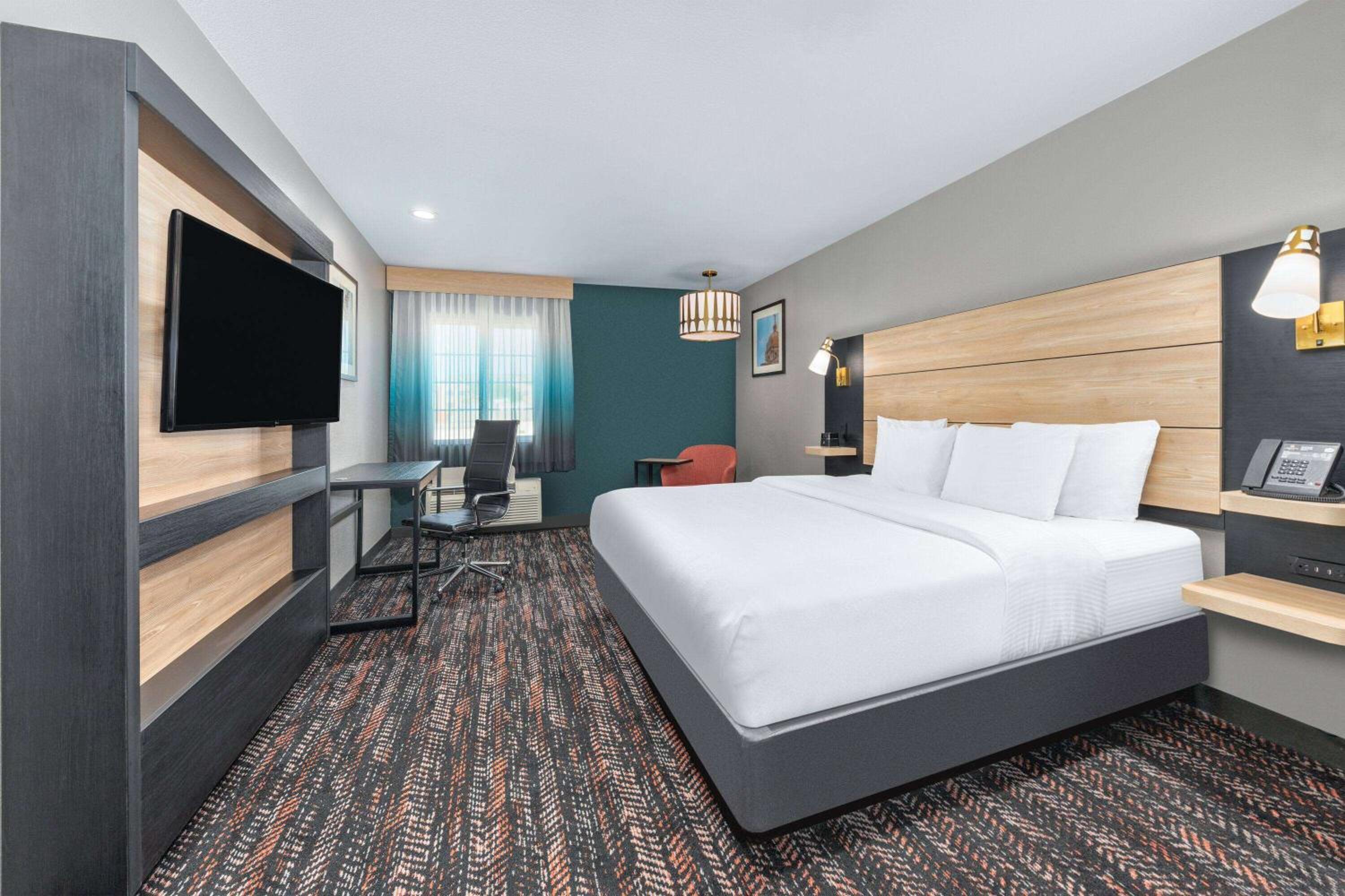 King Room - Non-Smoking - Photo 2