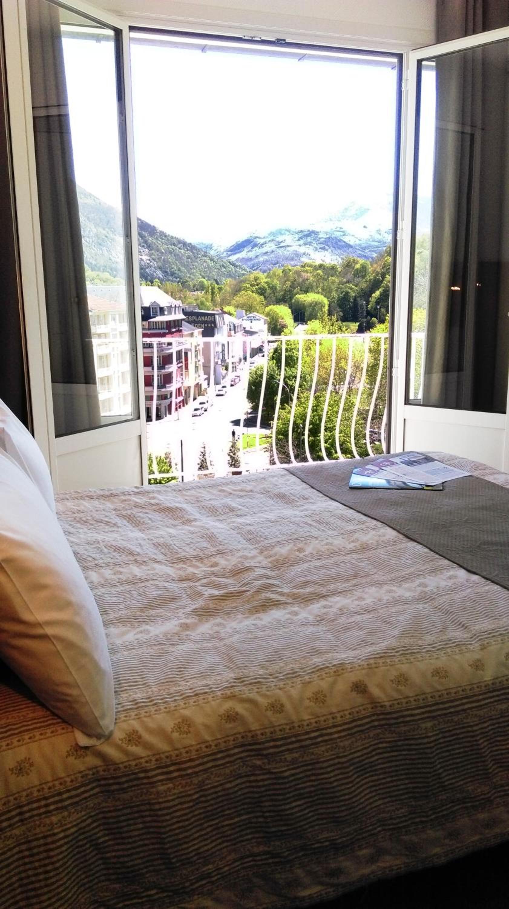 Double Room with Mountain View - Photo 2