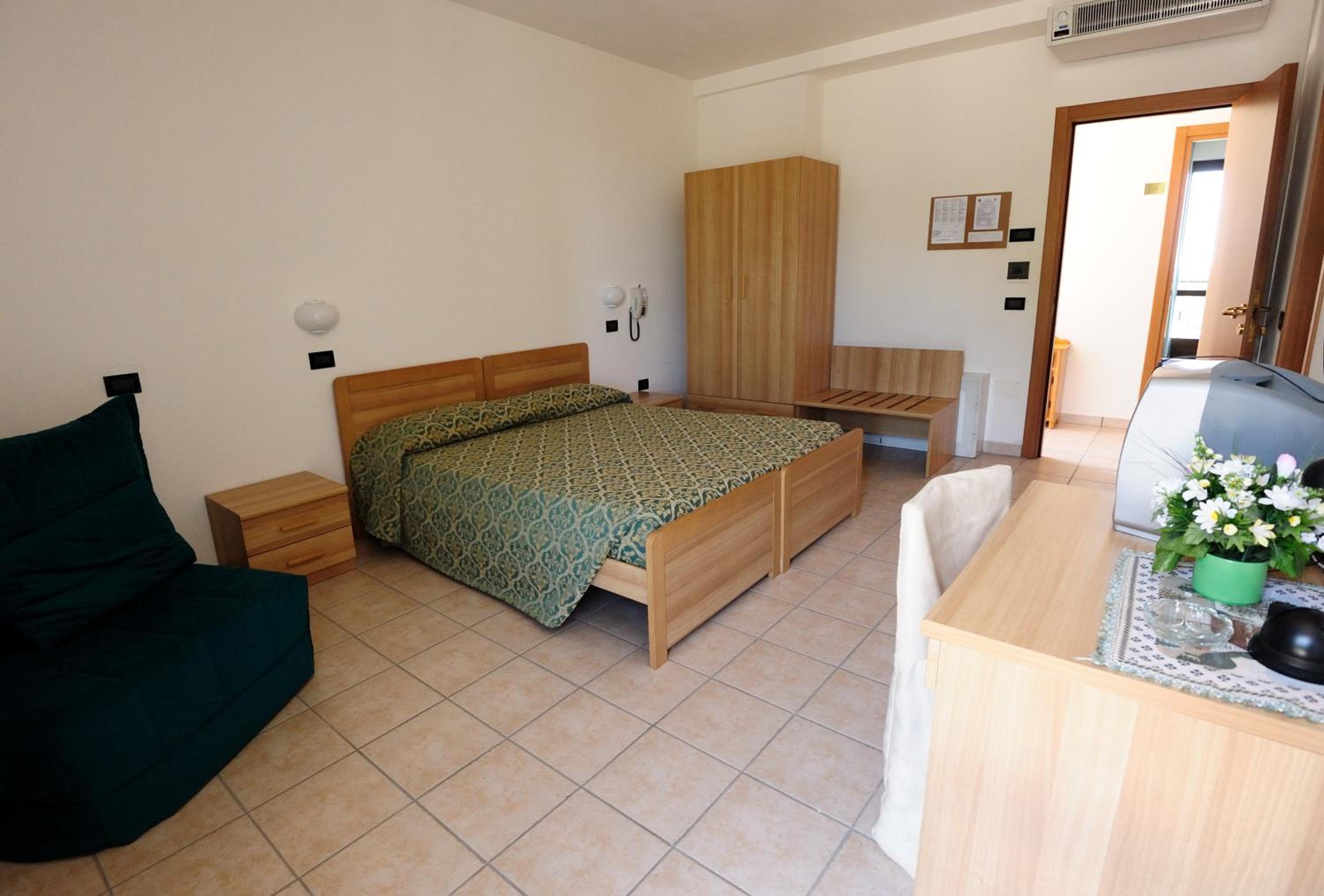Double or Twin Room with Mountain View photo 3