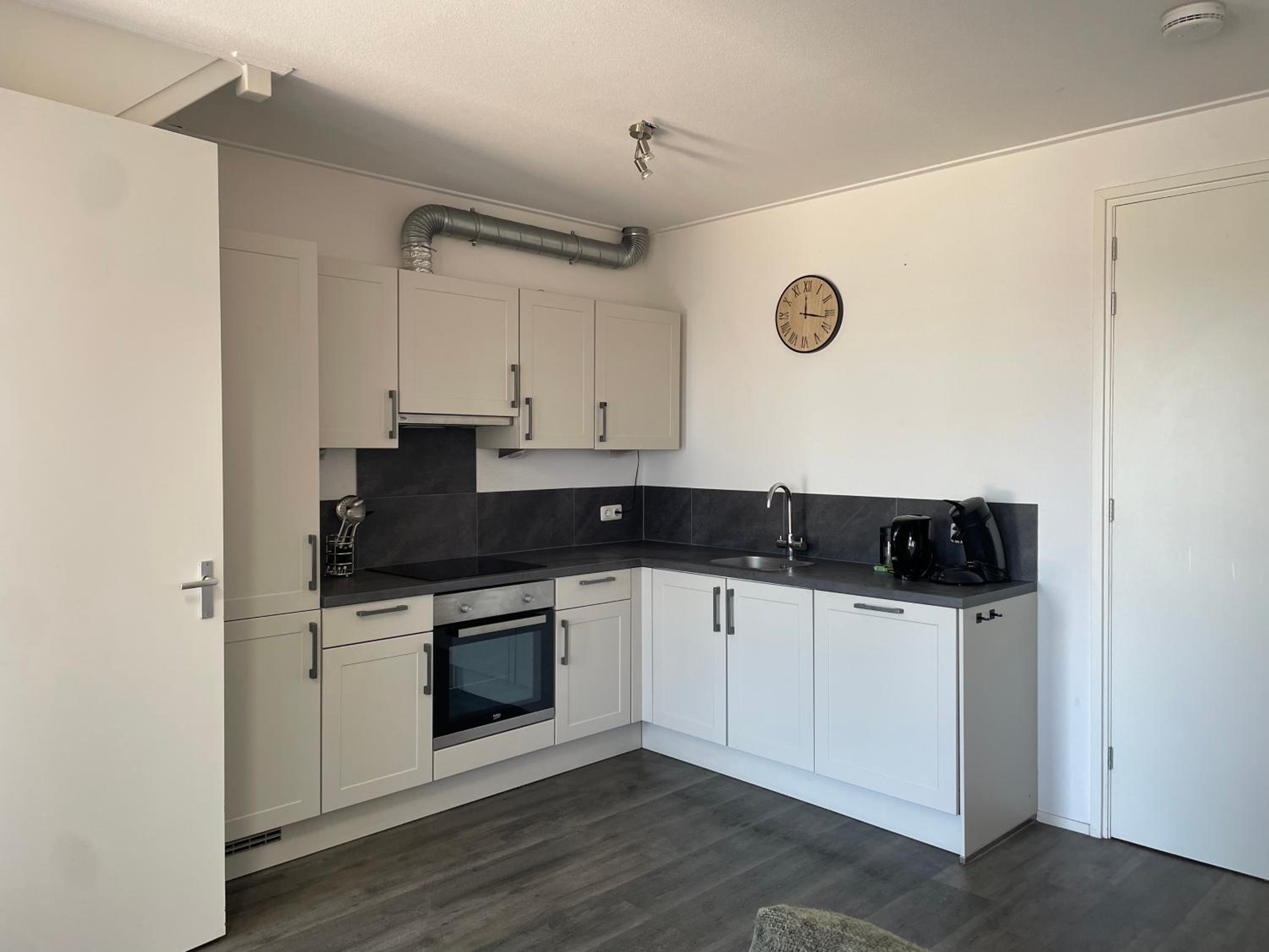 One-Bedroom Apartment - Non-Smoking photo 2