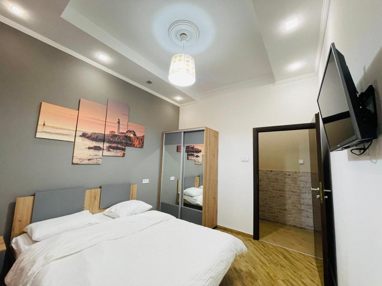 Five-Bedroom Deluxe Apartment
