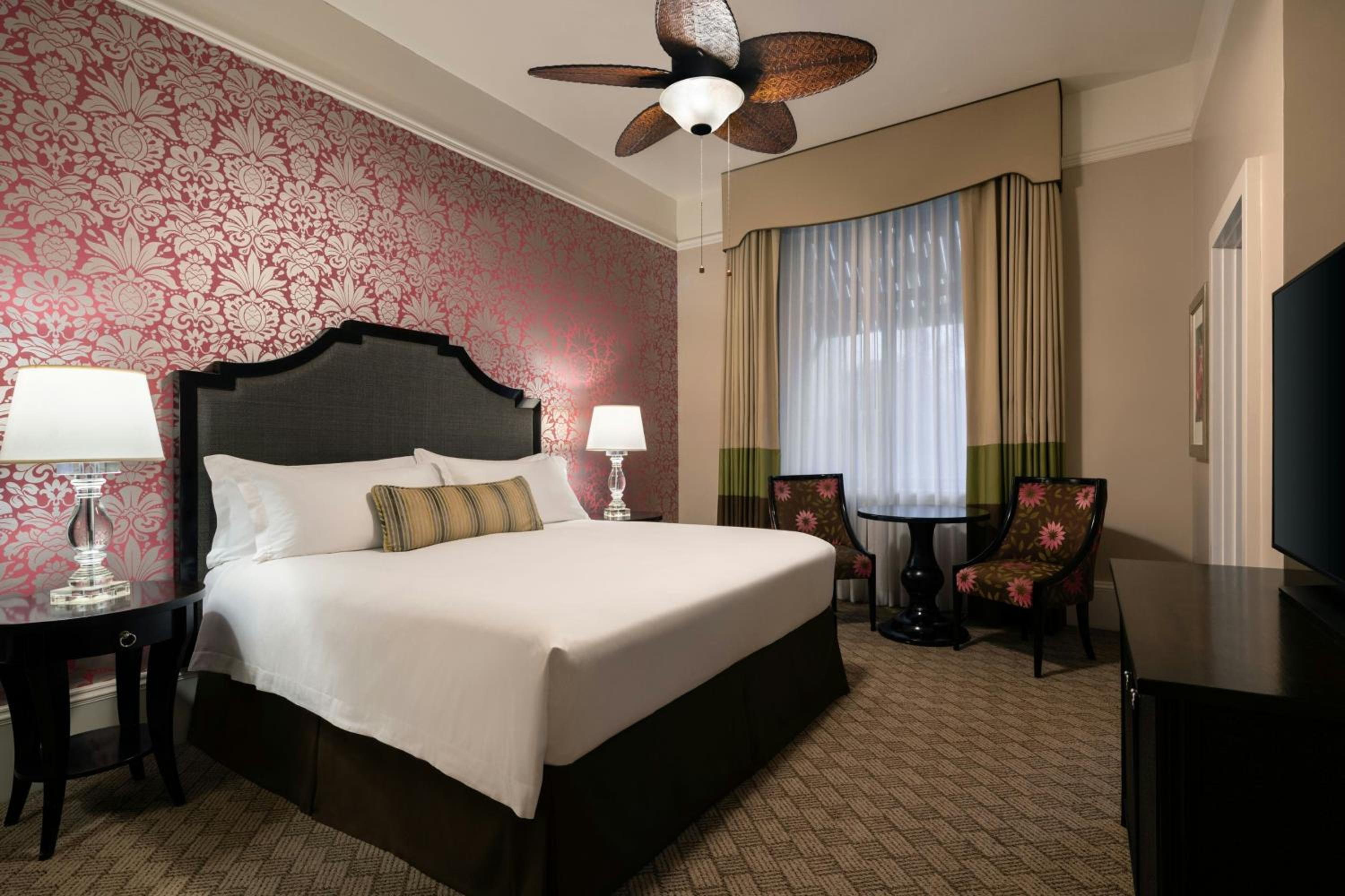 Historic King Room with Resort View - Mobility and Hearing Accessible with Tub - Photo 5