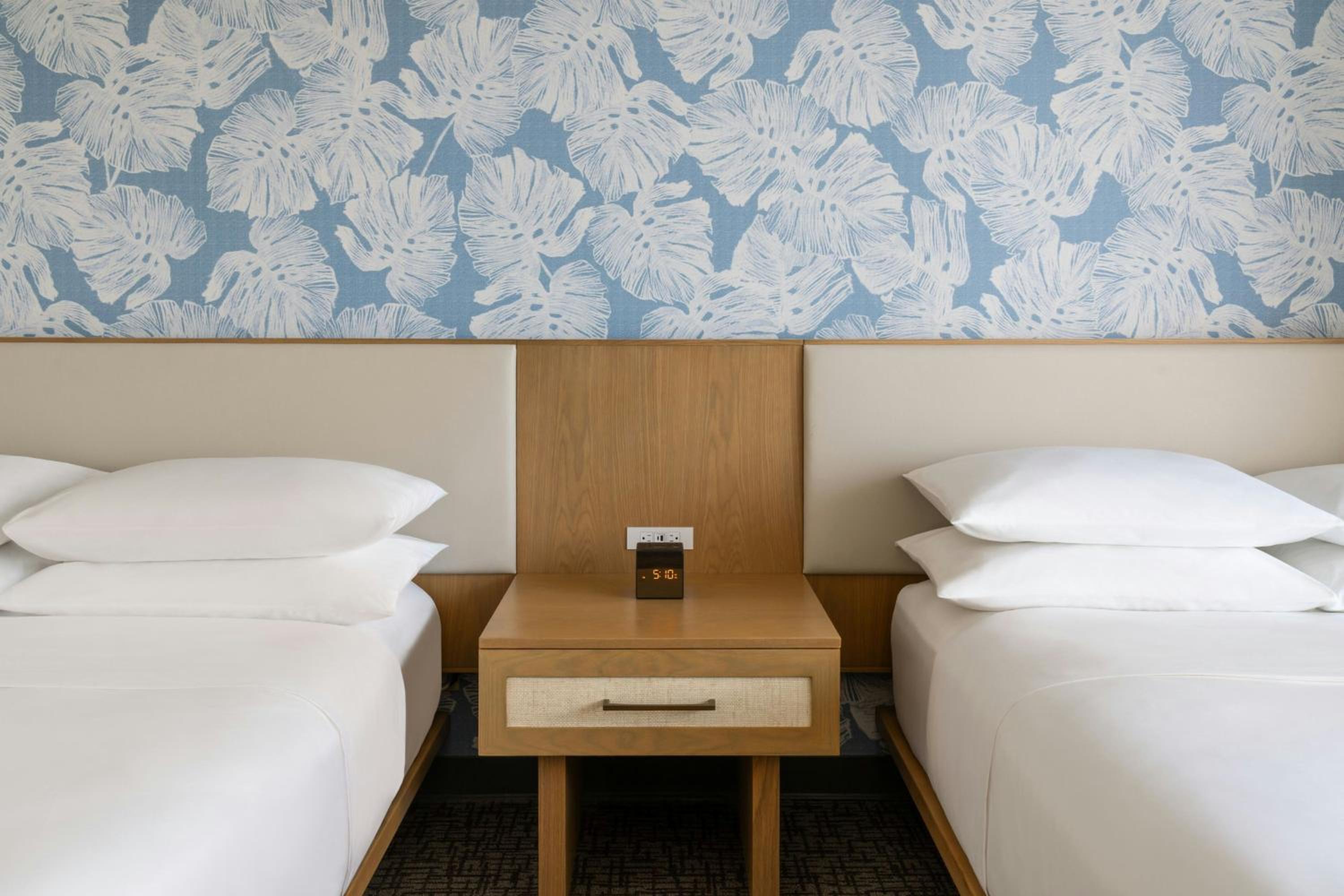 Newly Renovated Double Room with Two Double Beds and City View - Mobility and Hearing Accessible with Tub