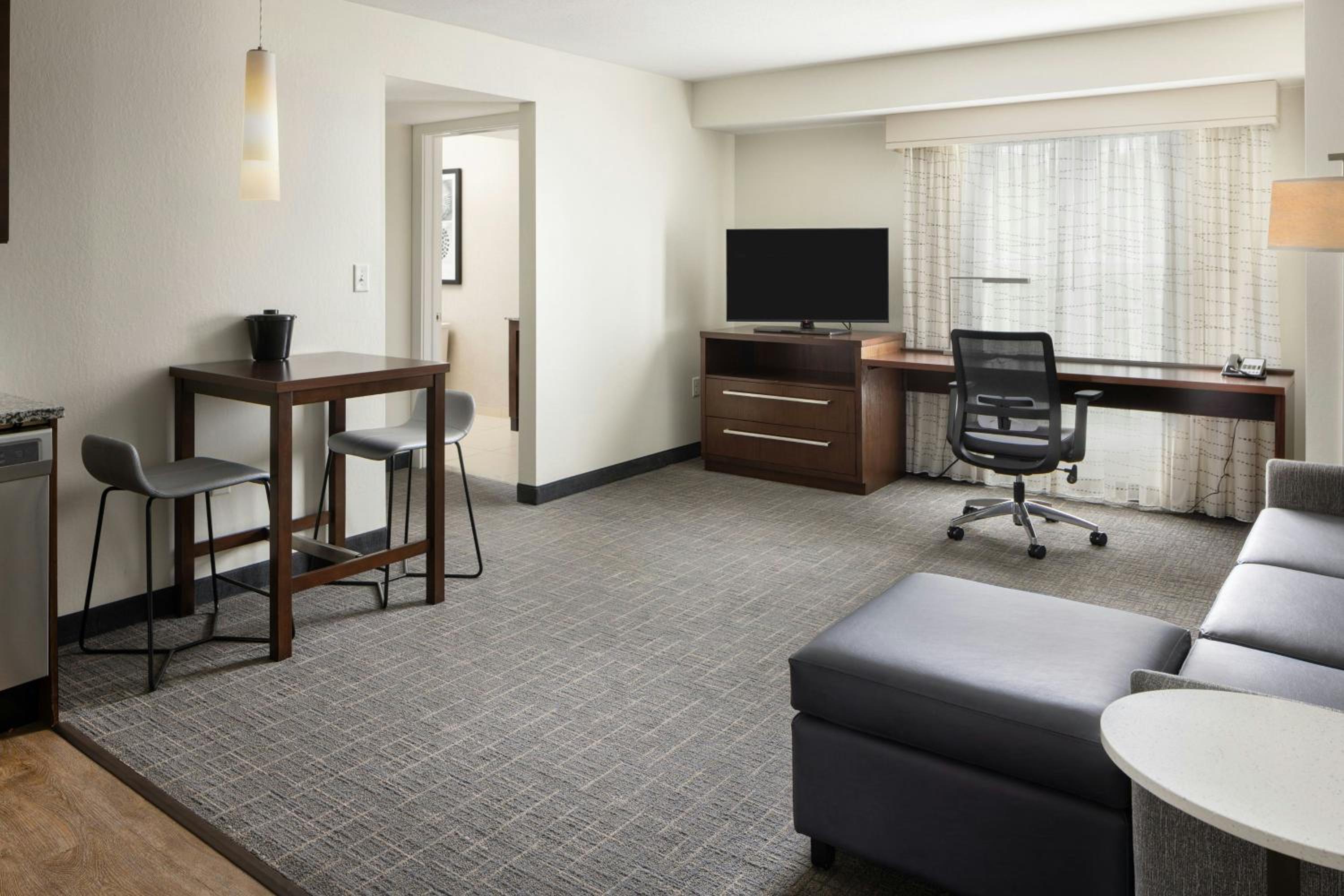 Guest Room with Two Double Beds and Tub - Mobility and Hearing Accessible