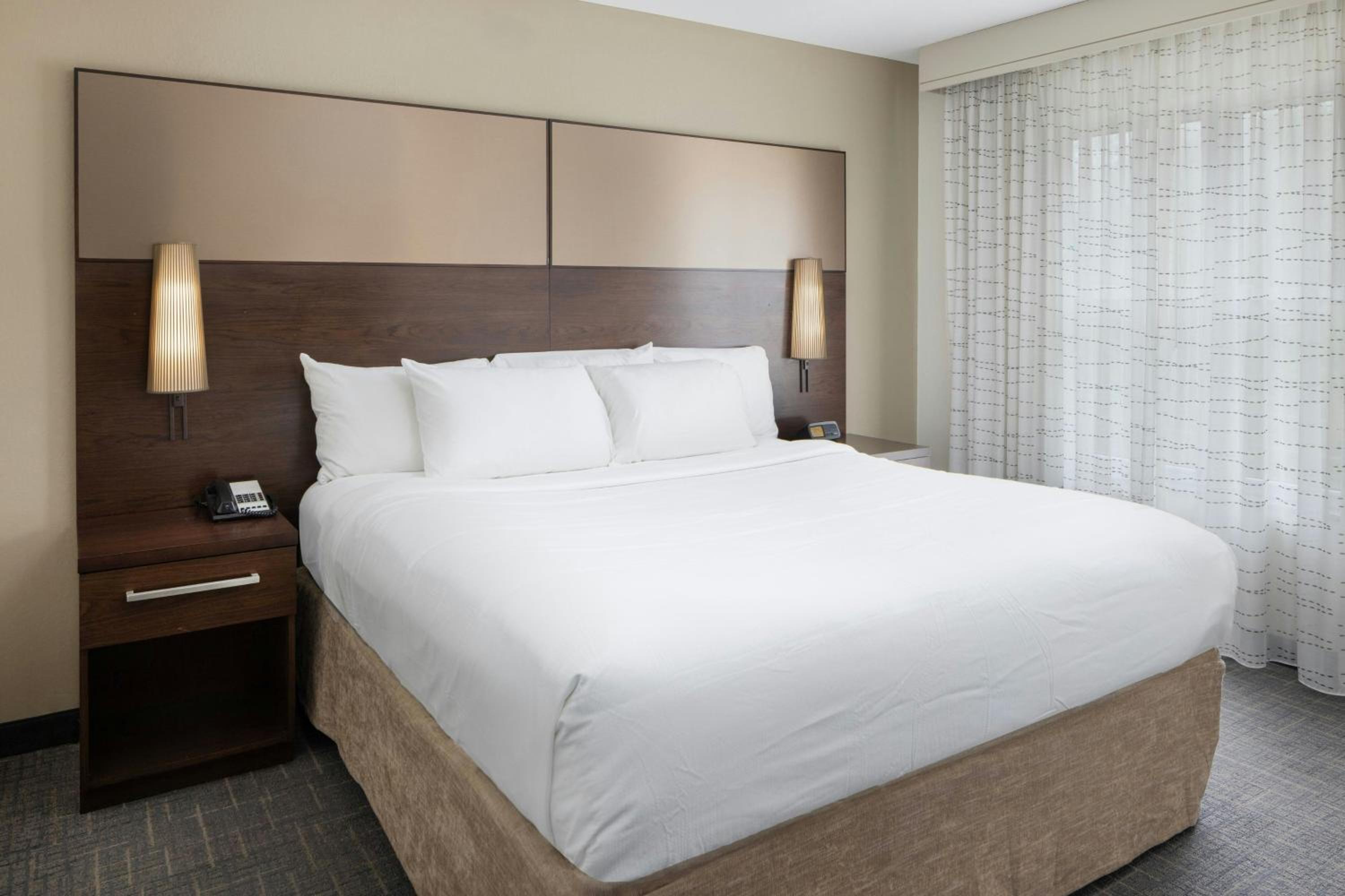 One-Bedroom Suite with Two Double Beds and Sofa Bed - Tub - Mobility Accessible