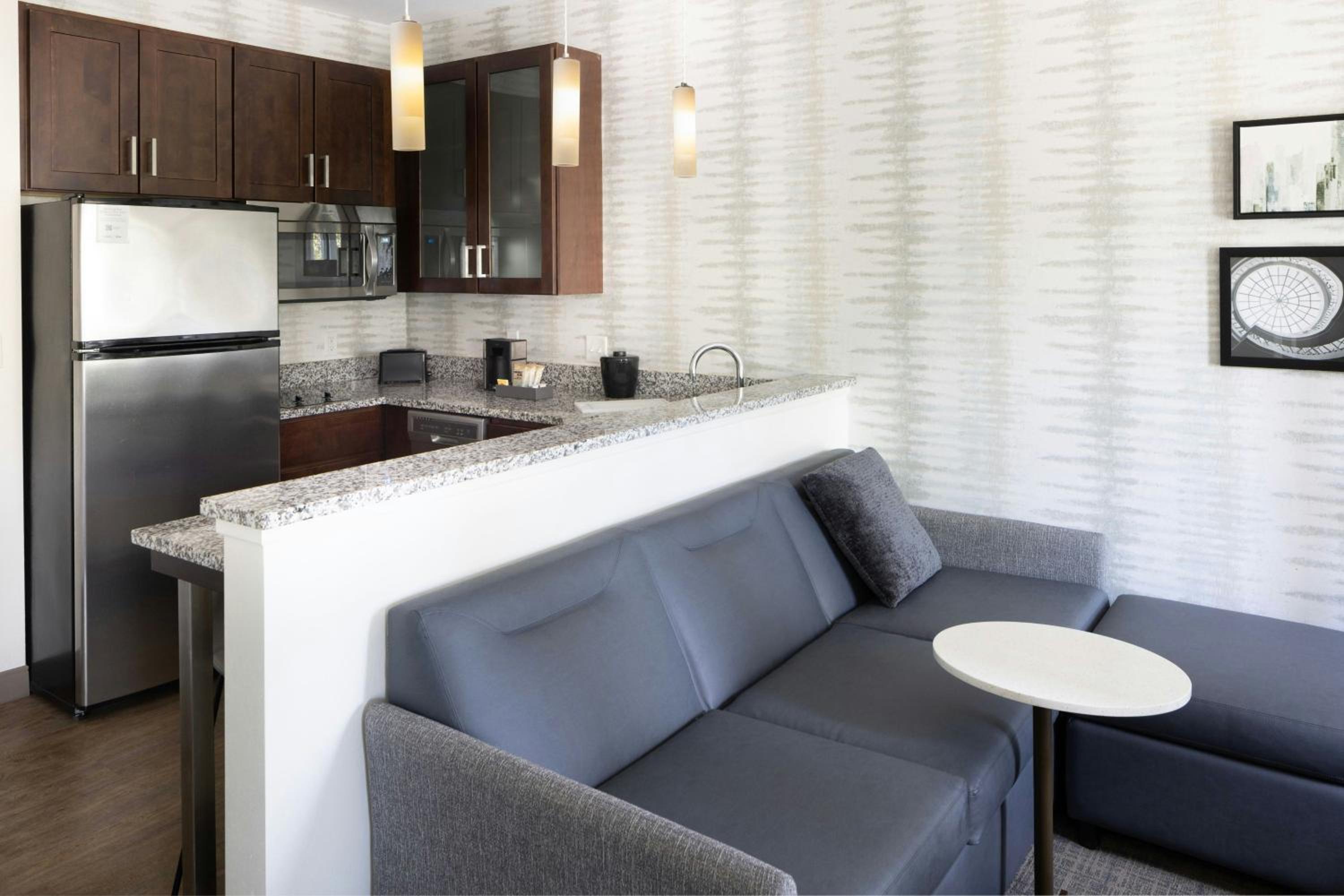 Two-Bedroom Large Suite with Tub - Mobility Accessible