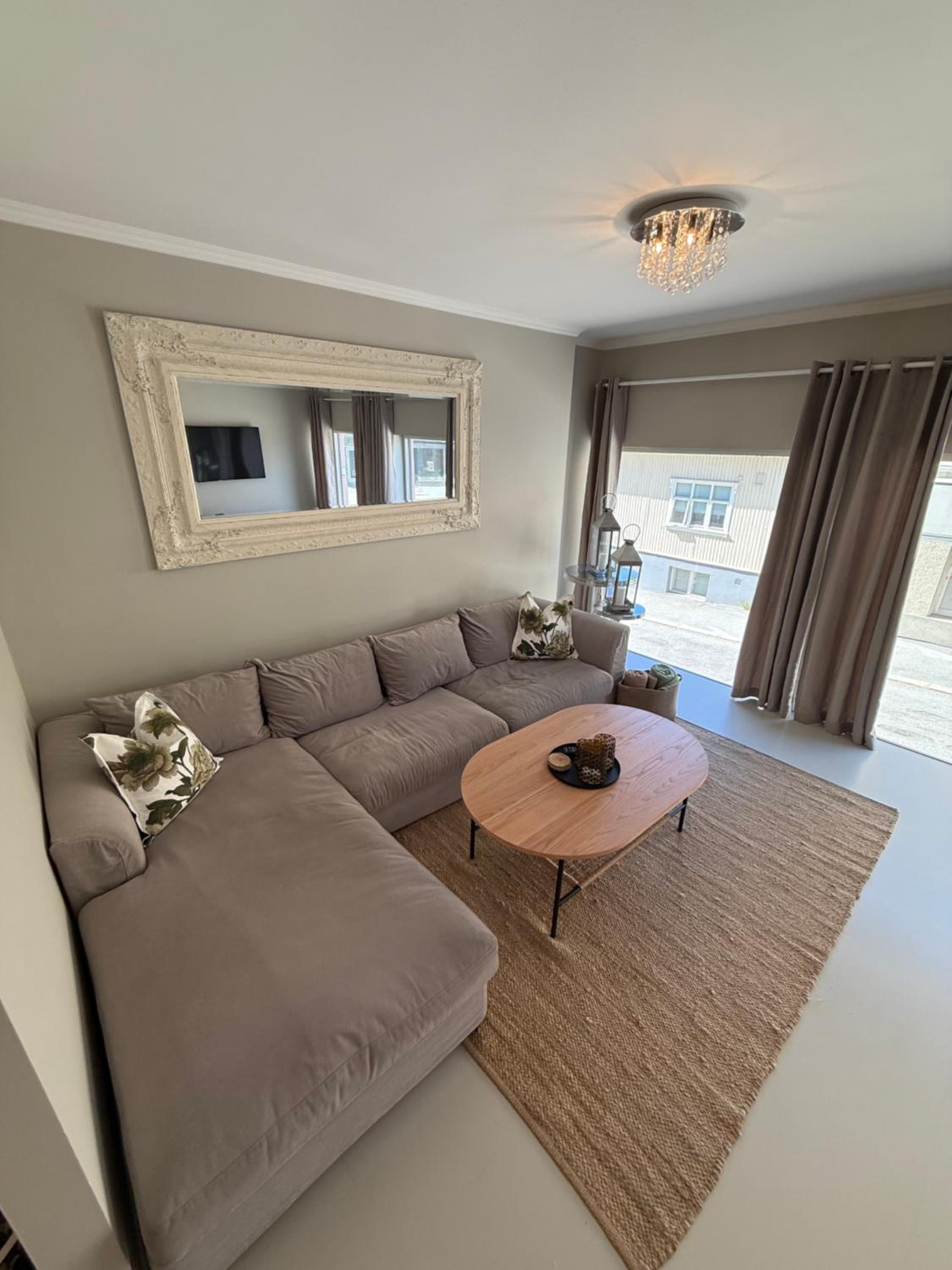 One-Bedroom Apartment photo 1