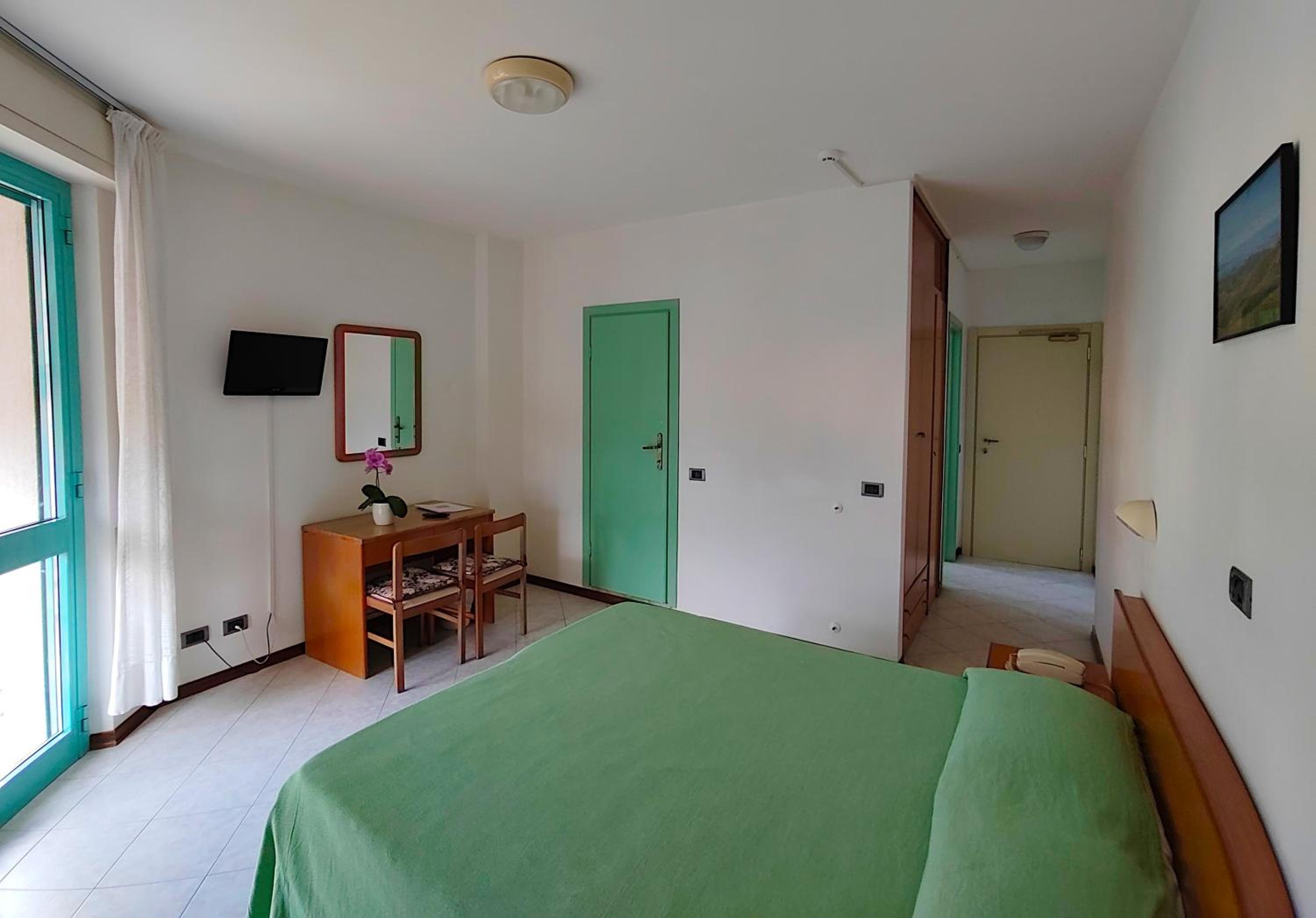 Large Double Room photo 3