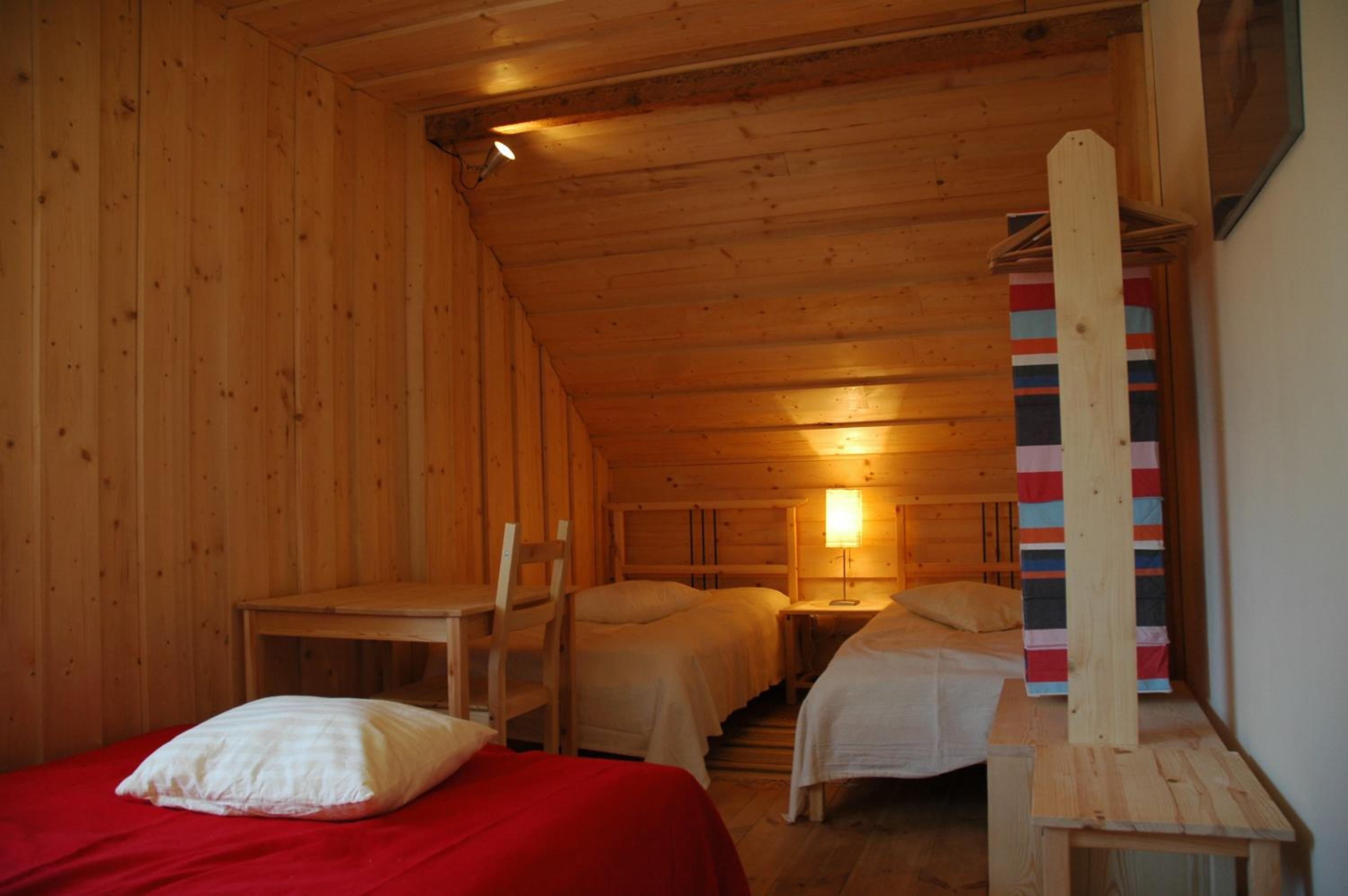 Quadruple Room with Bathroom - Photo 7