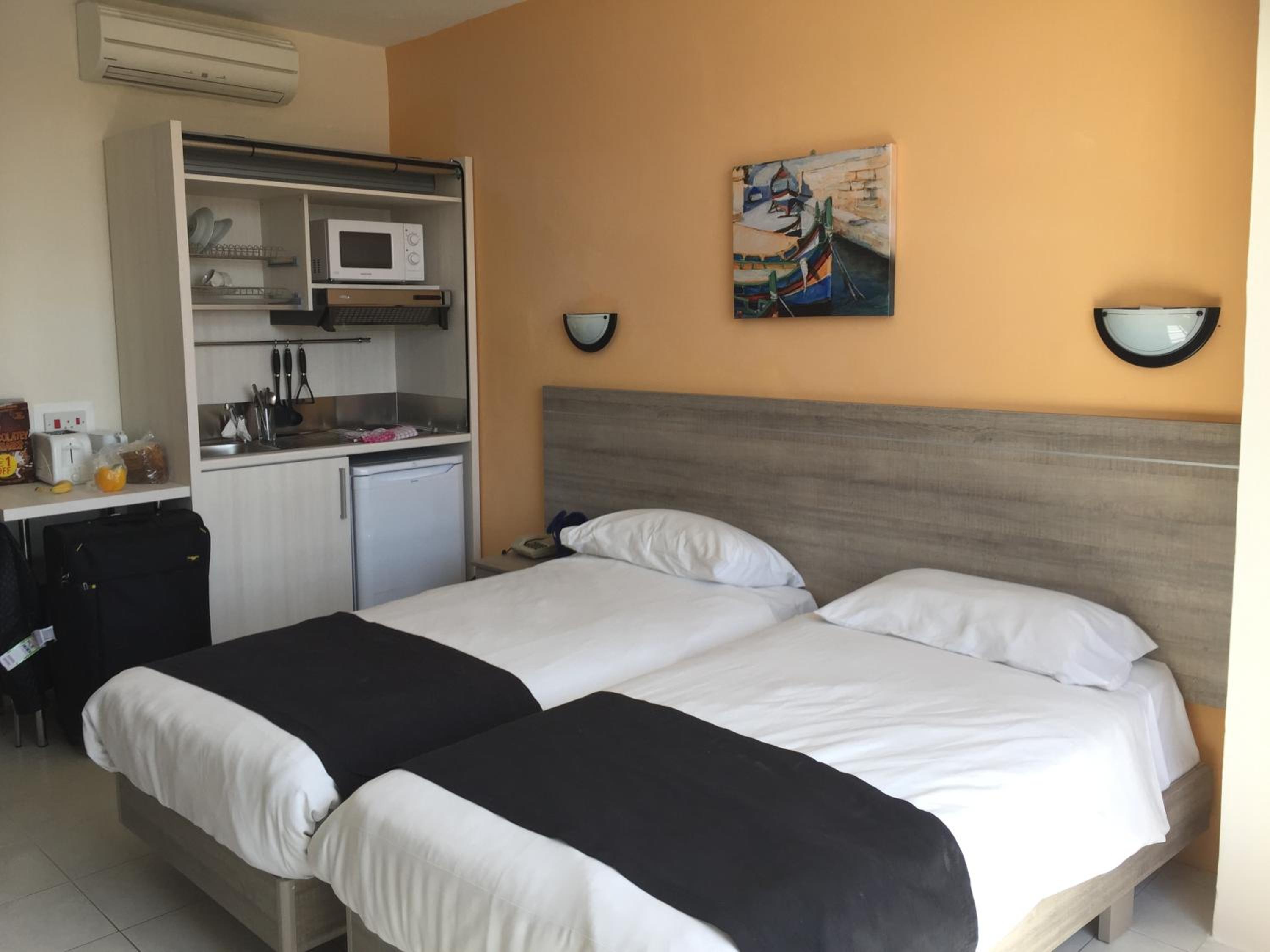 Studio (2 Adults)