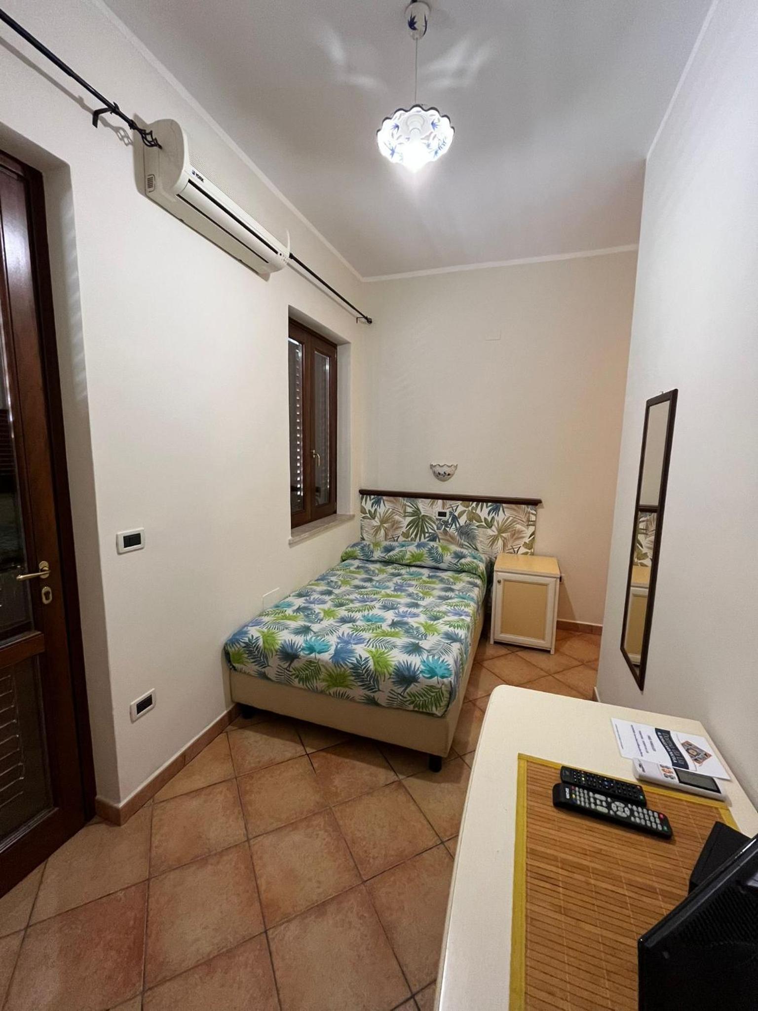 Single Room photo 2