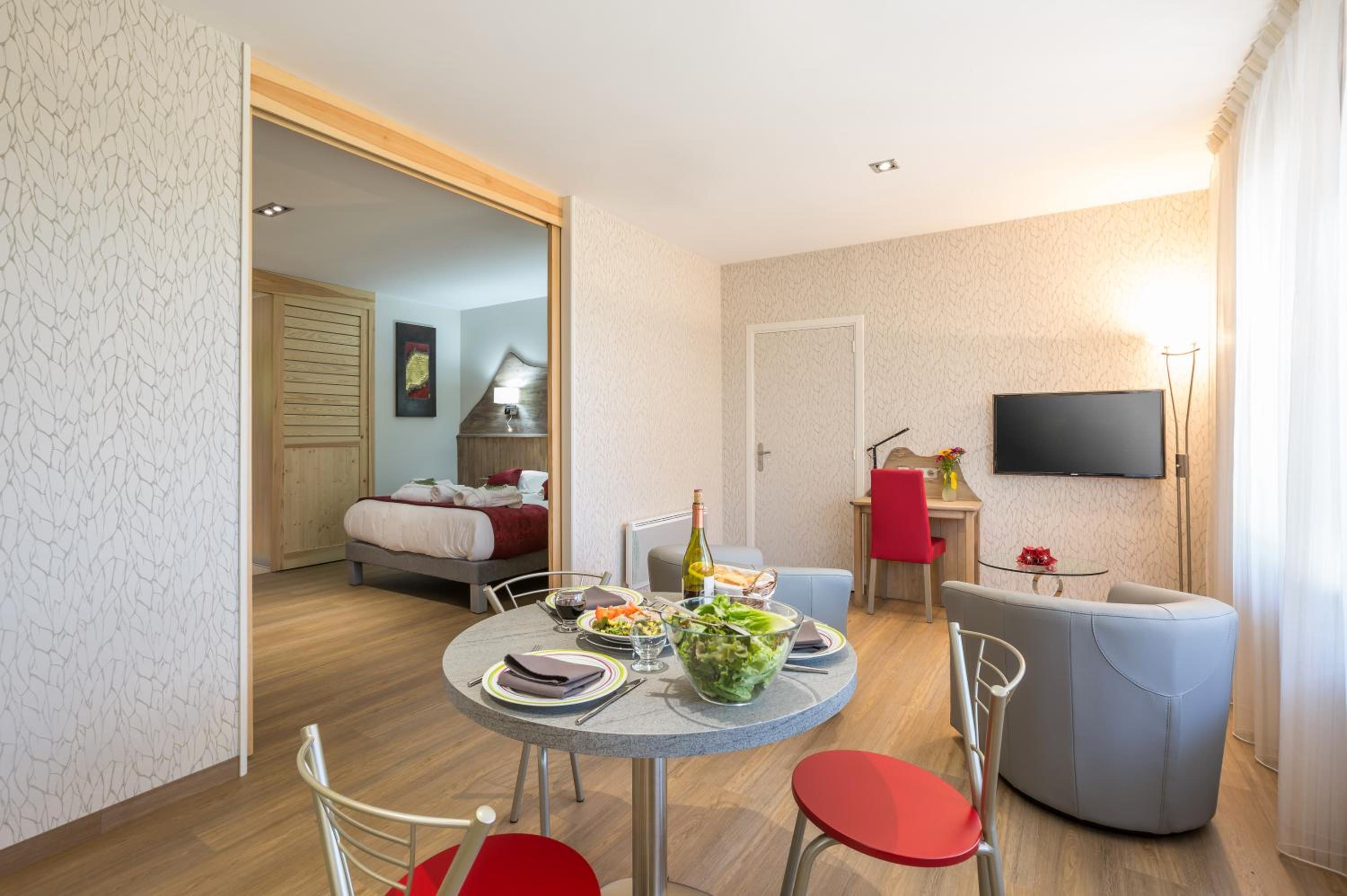 Apartment - Ground Floor photo 2
