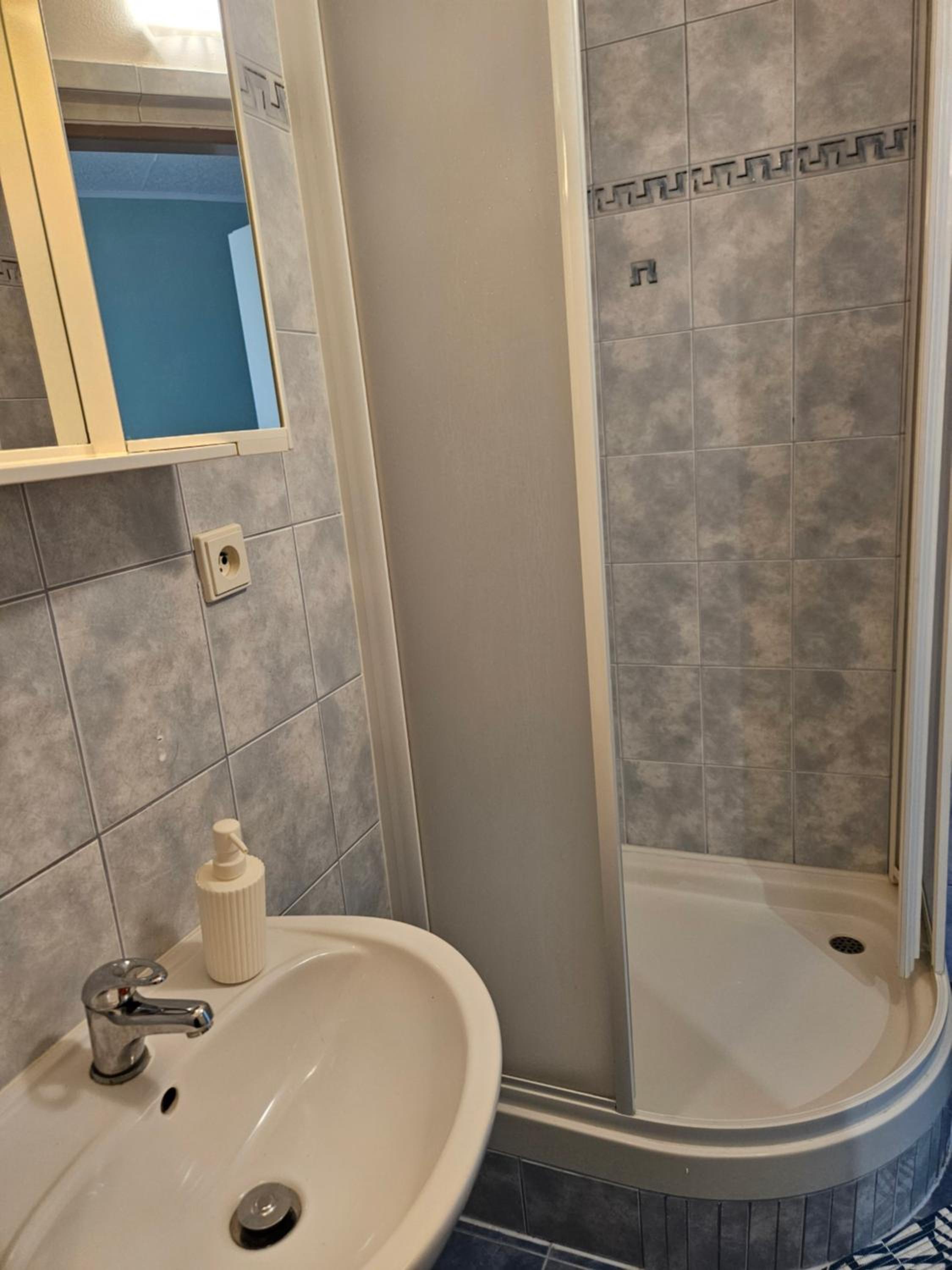 Single Room with Bathroom photo 3