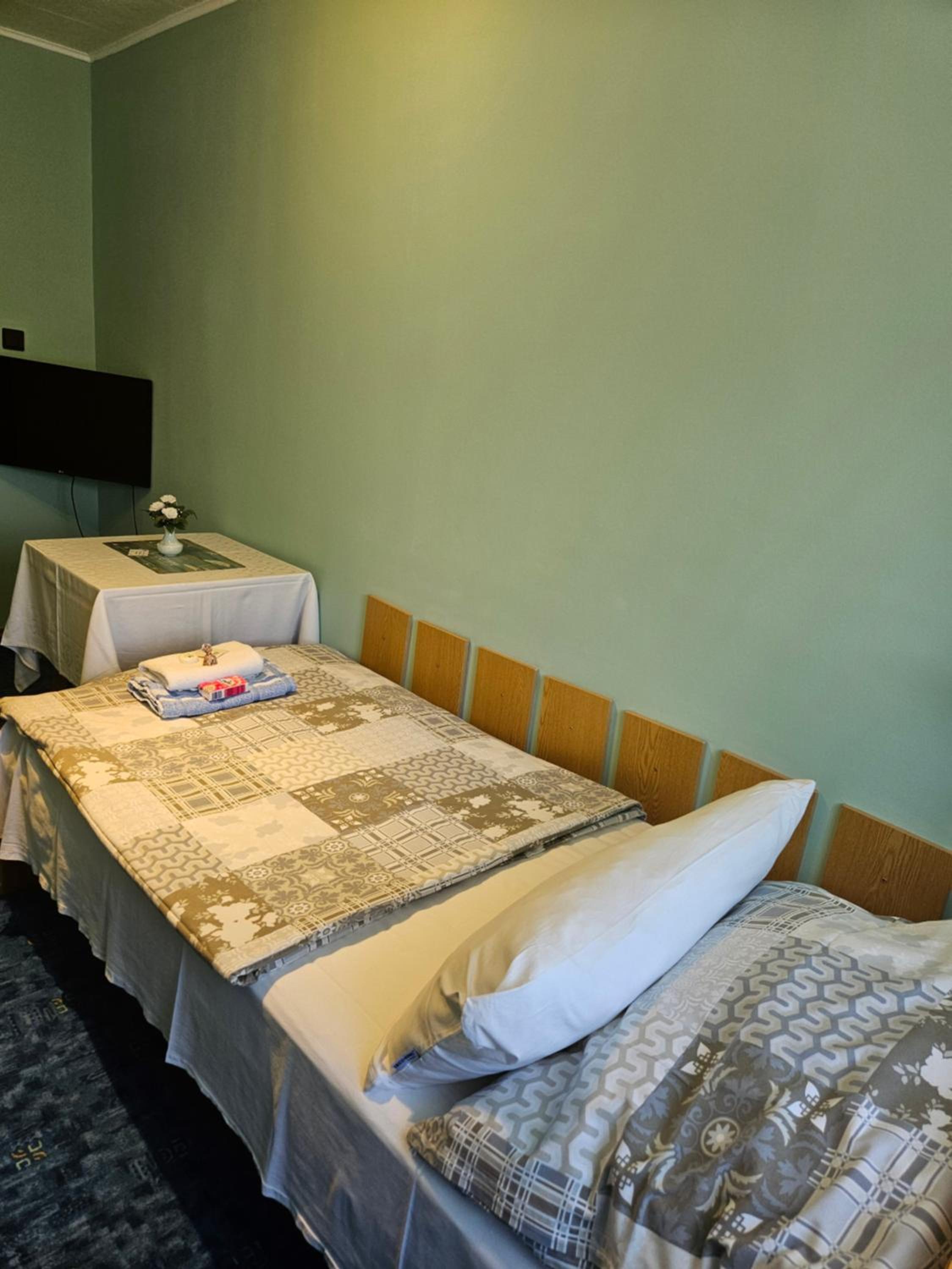 Single Room with Bathroom photo 2