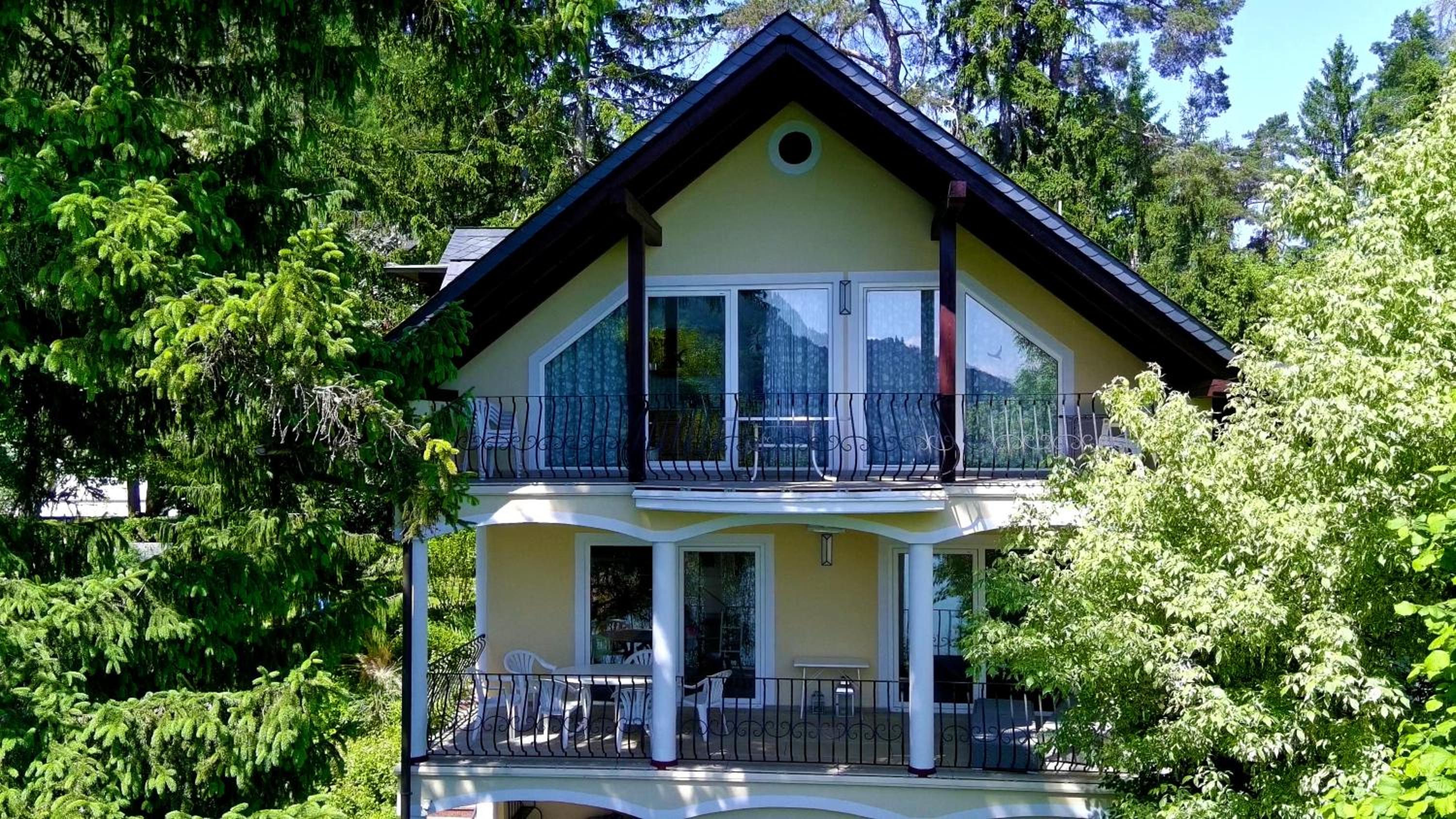 Apartment with Lake View