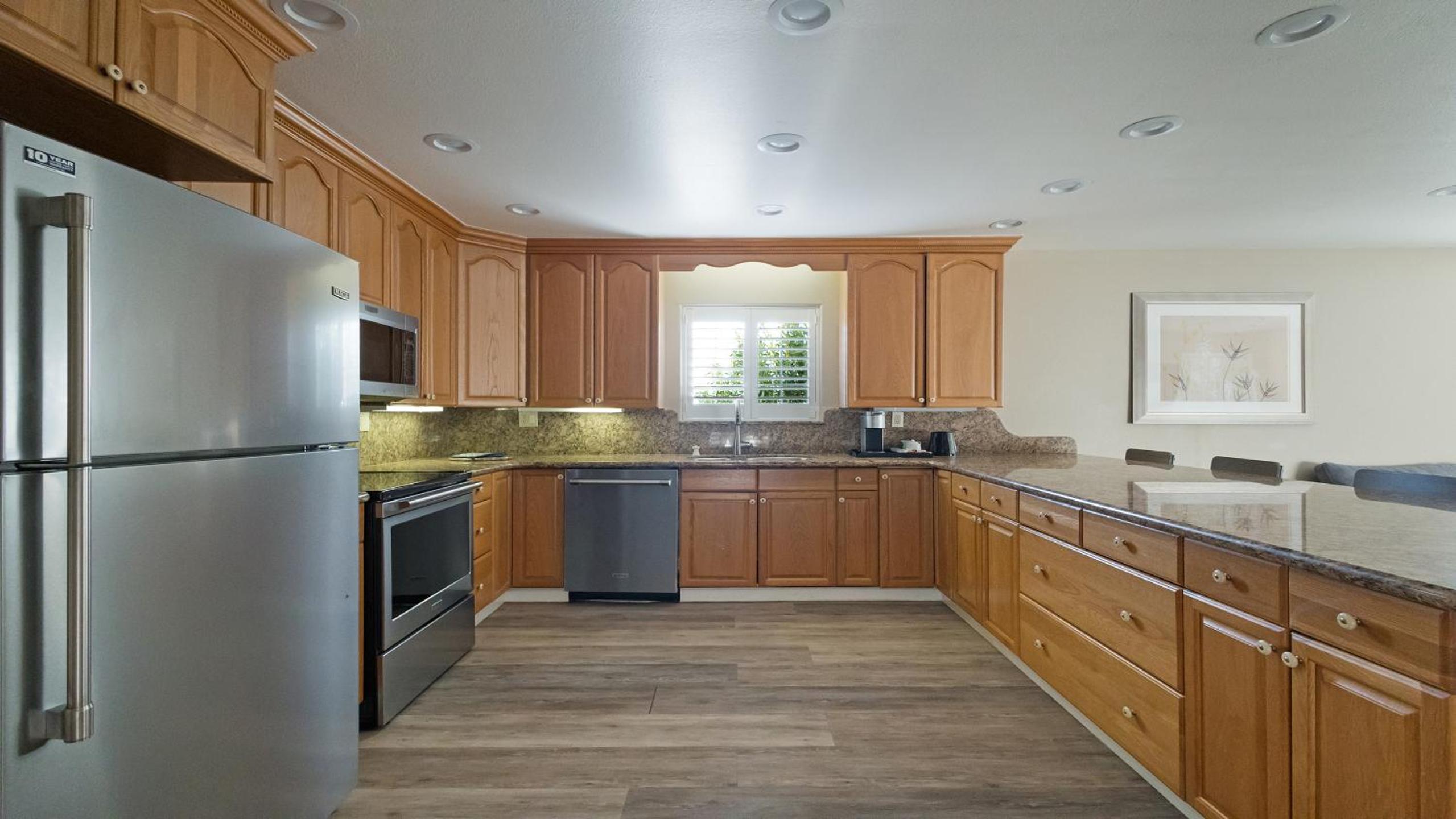 Executive Suite - Photo 10