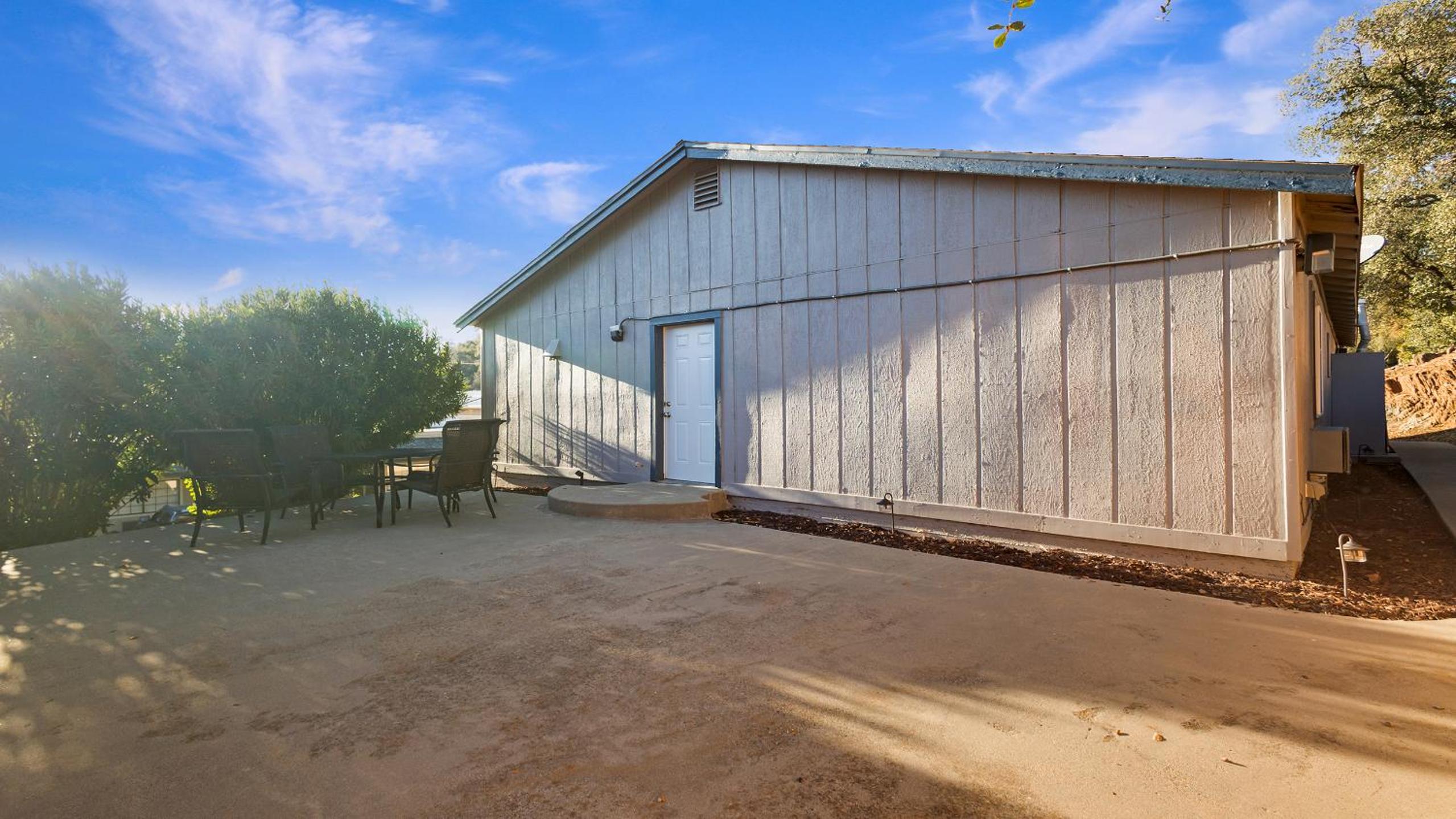 Executive Suite - Photo 8