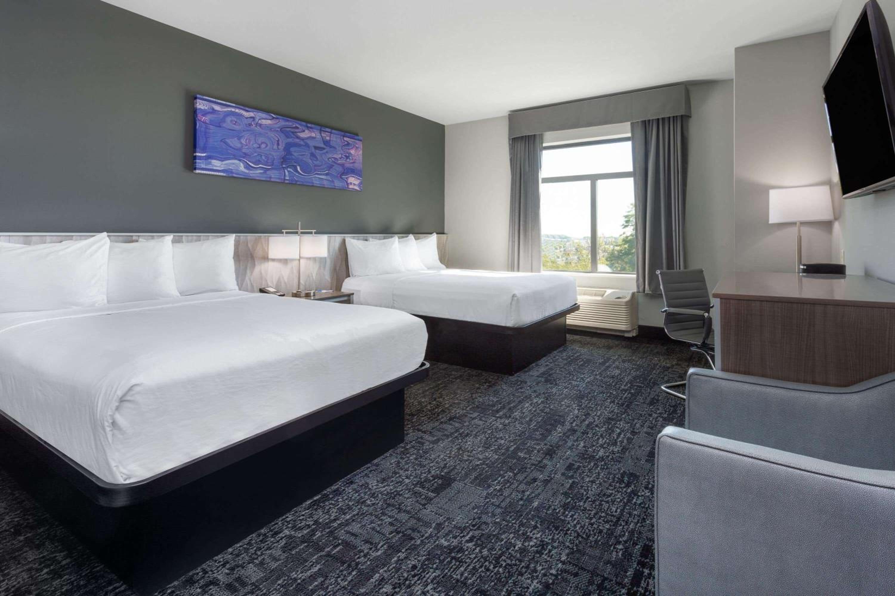 Queen Room with Two Queen Beds - Pet Friendly/Non-Smoking photo 1