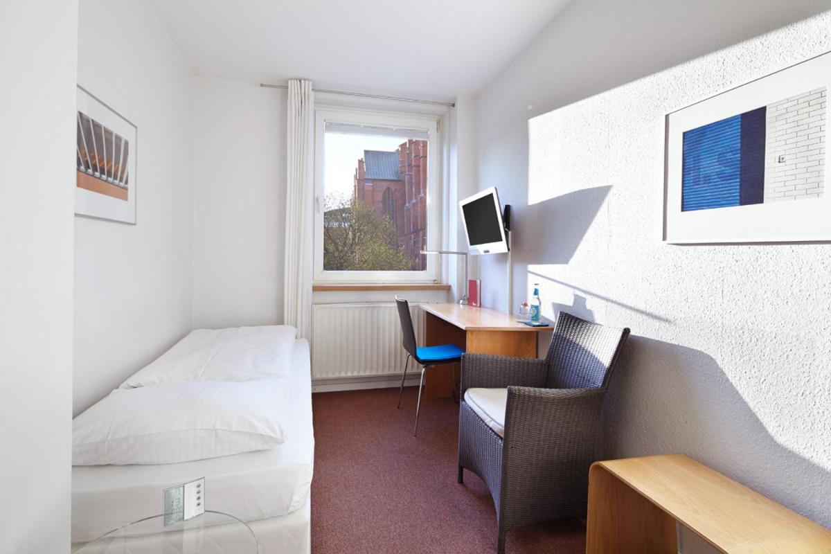 Single Room photo 2