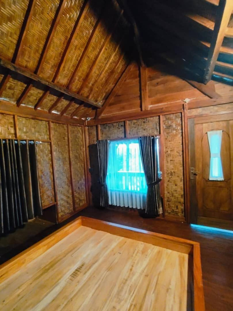 Deluxe Room (2 Adults + 1 Child) photo 1