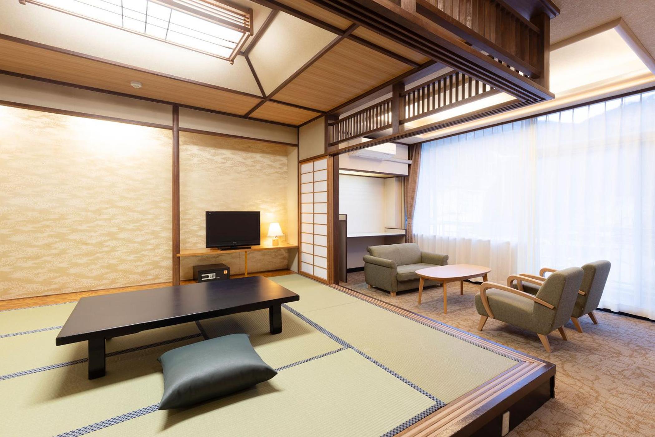 Standard Japanese-Western-Style-Room holds 6 people - Shower Only - Non-Smoking