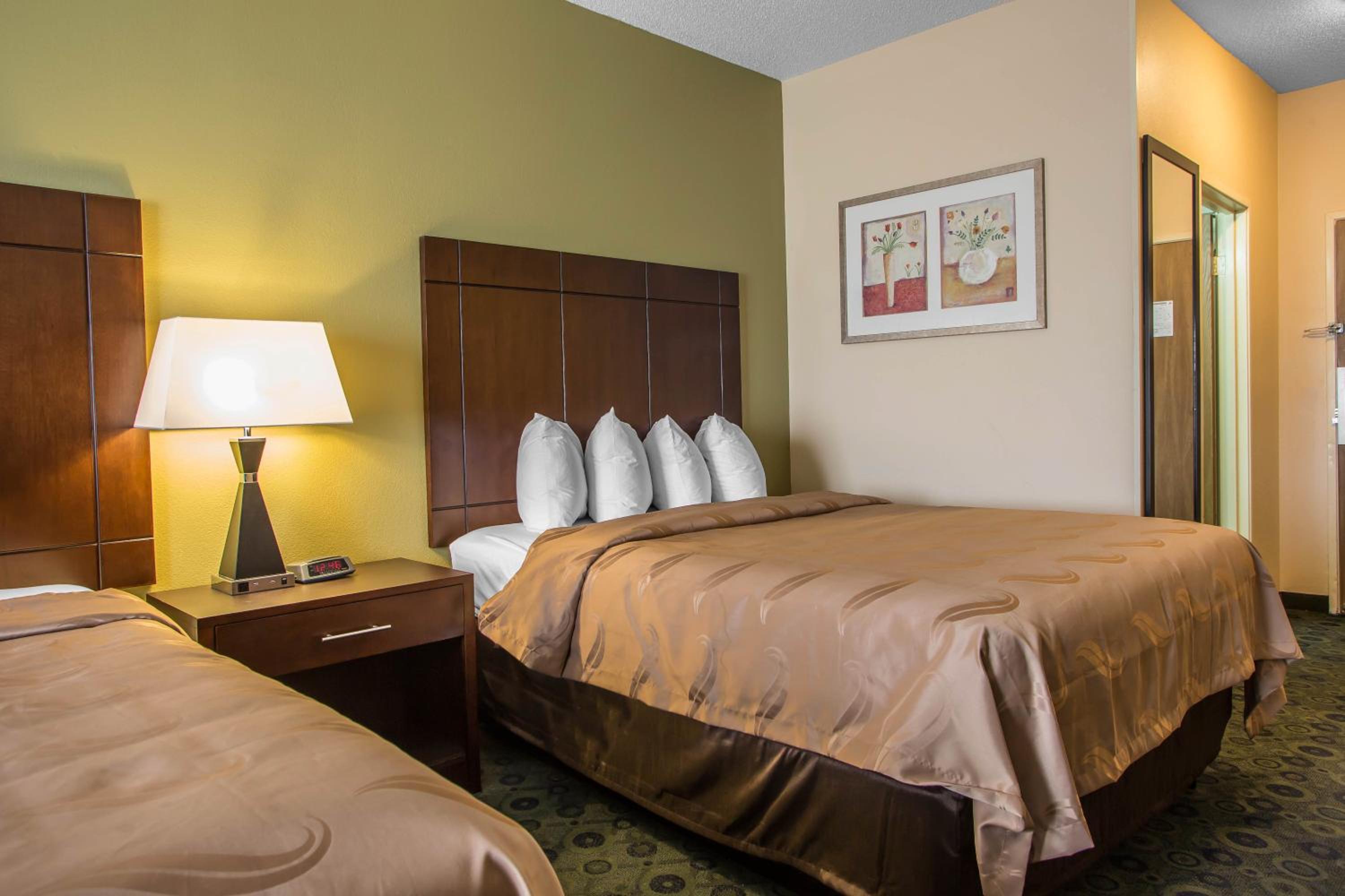 Queen Room with Two Queen Beds - Smoking - Photo 1
