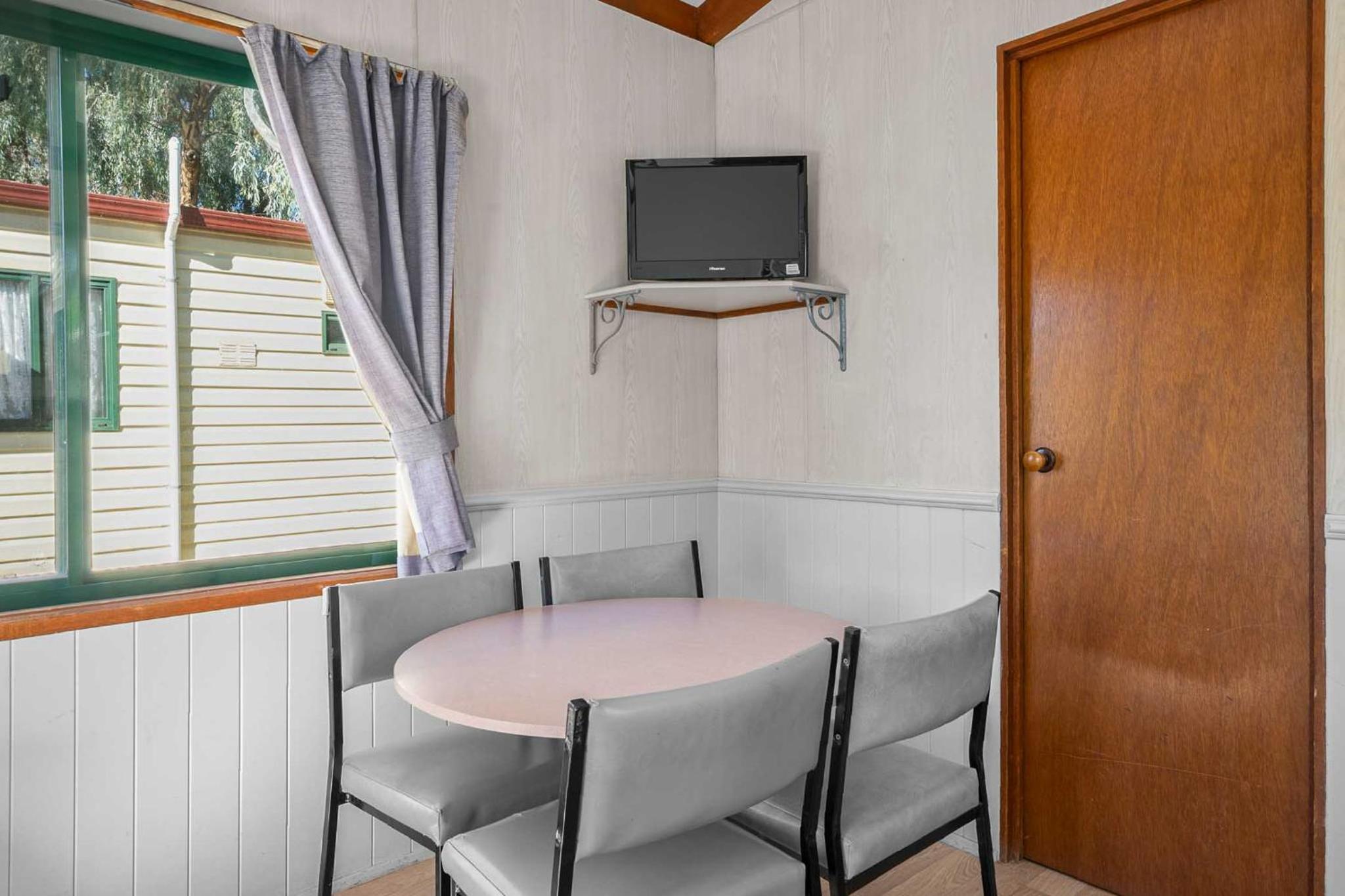 Economy One-Bedroom Cabin - Pet Friendly photo 3