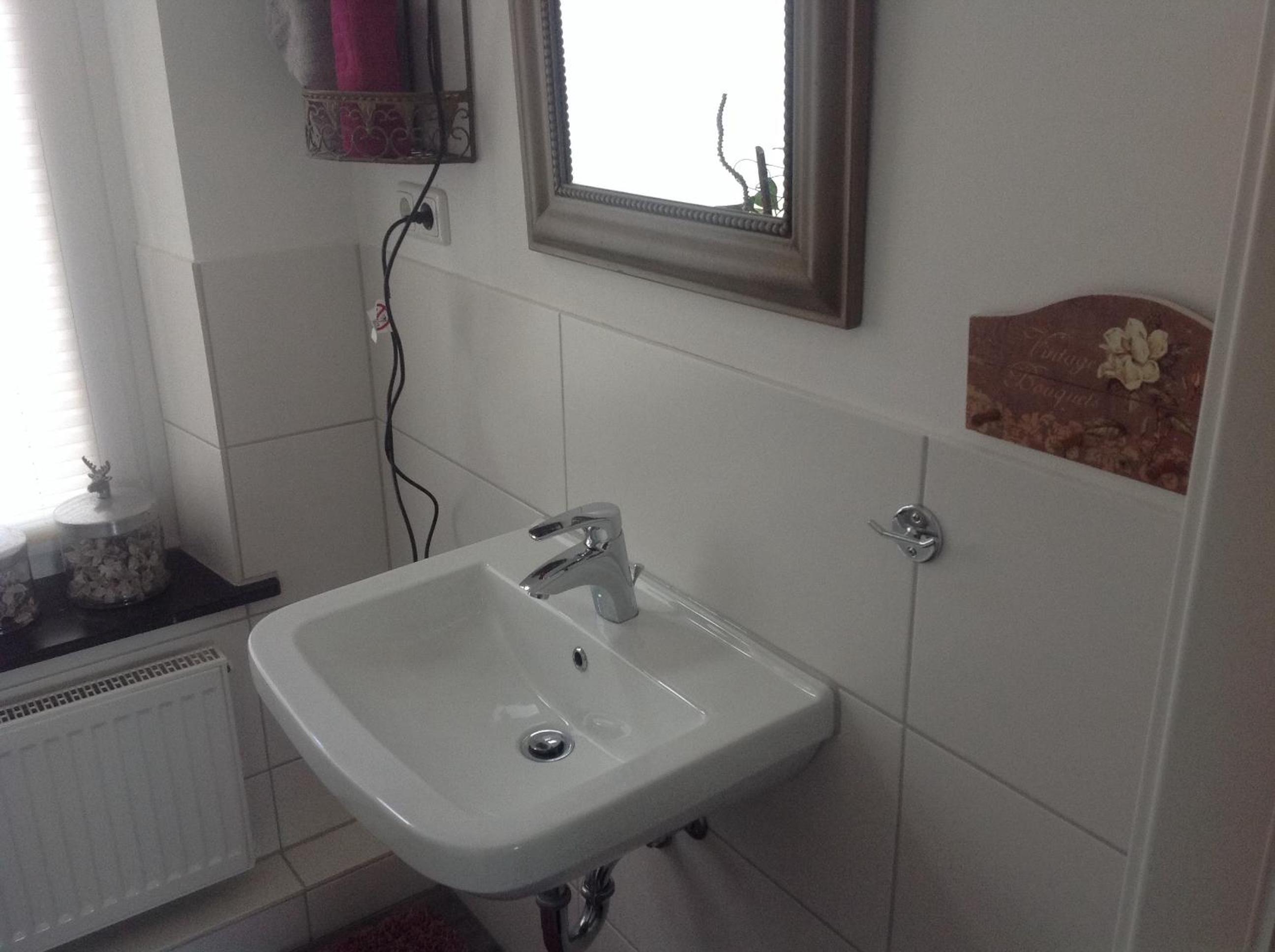 One-Bedroom Apartment - Photo 3