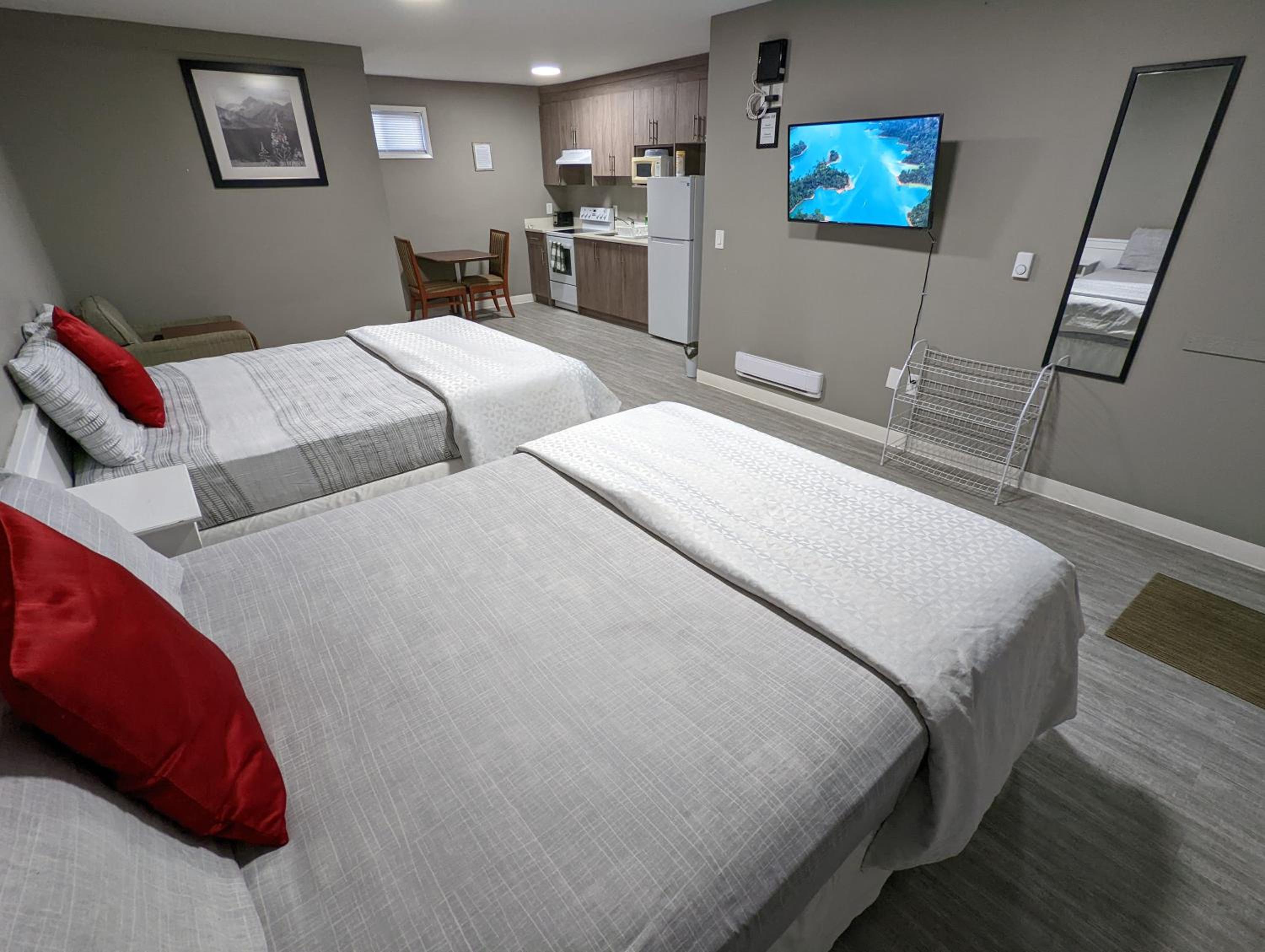 Deluxe Queen Room - Photo 1
