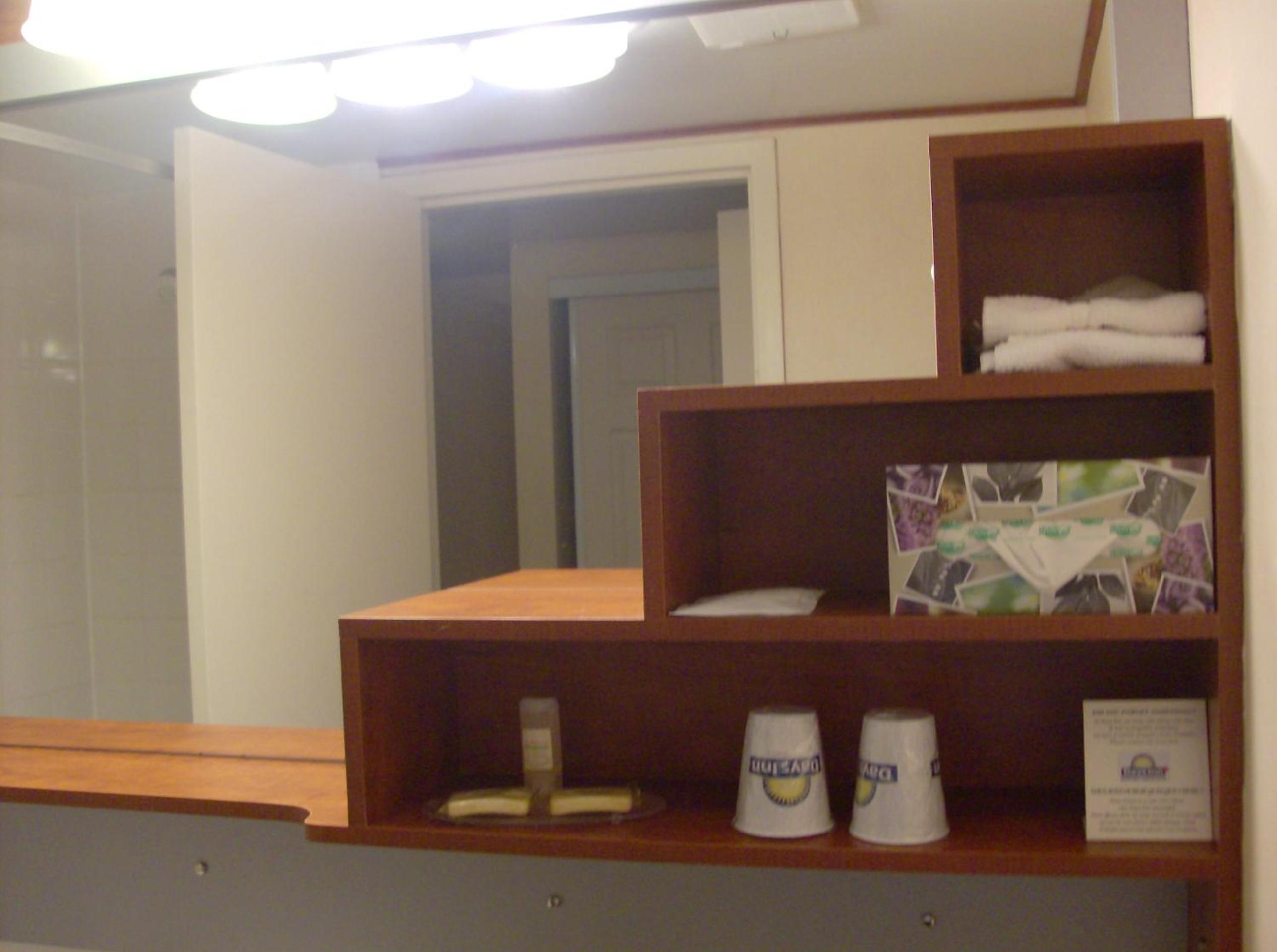 Deluxe Queen Room - Non-Smoking photo 2