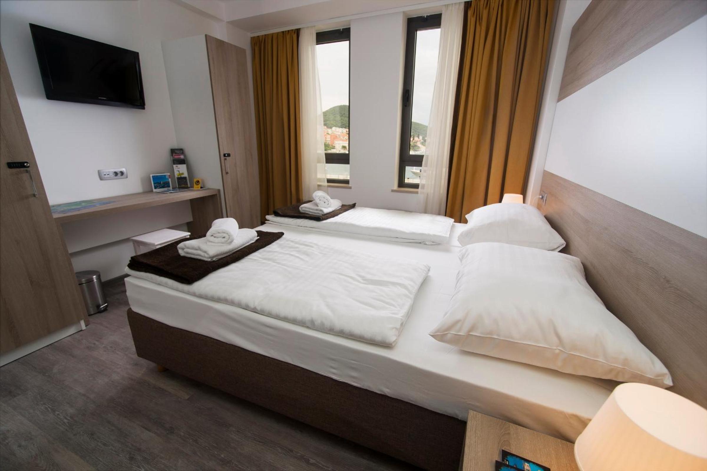 Double or Twin Room with Sea View photo 1