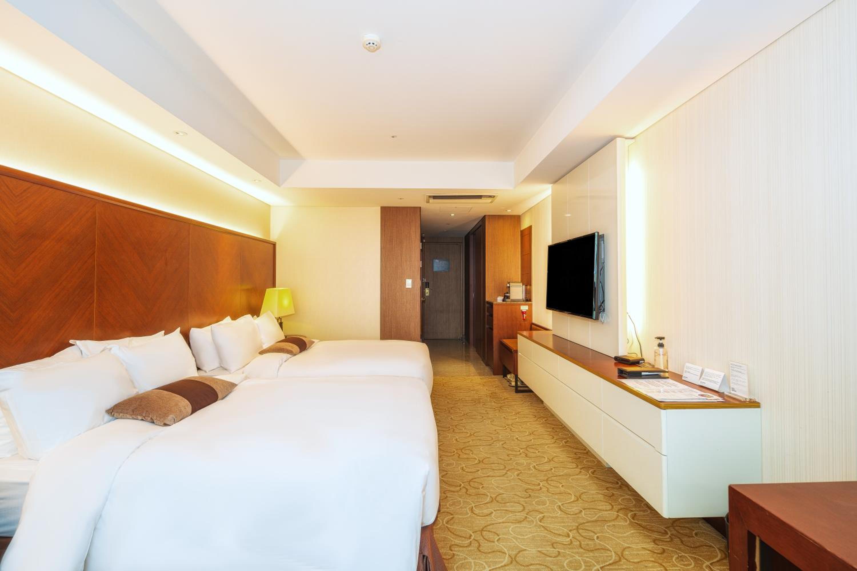 [Hot Deal] Premium Family Twin (Check-in at 5PM/ Check-out at 9AM / No Consecutive Nights)