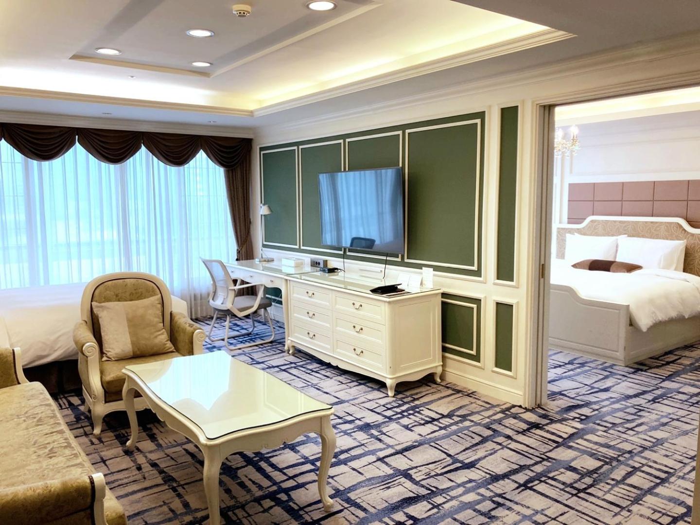 [Hot Deal] Royal Studio(Check-in at 5PM/ Check-out at 9AM / No Consecutive Nights)