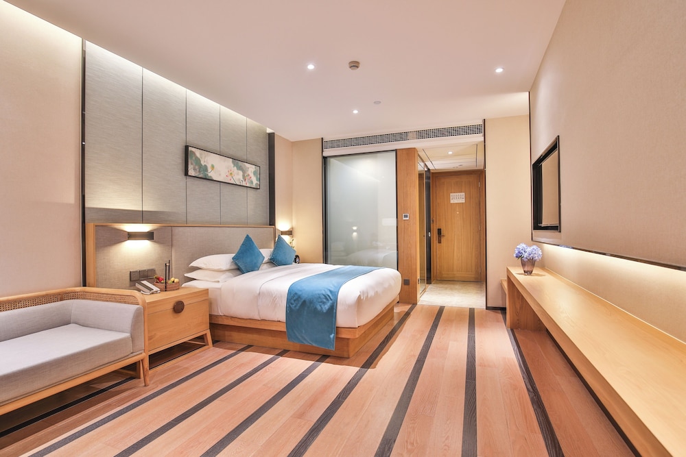 Deluxe King Room photo 2