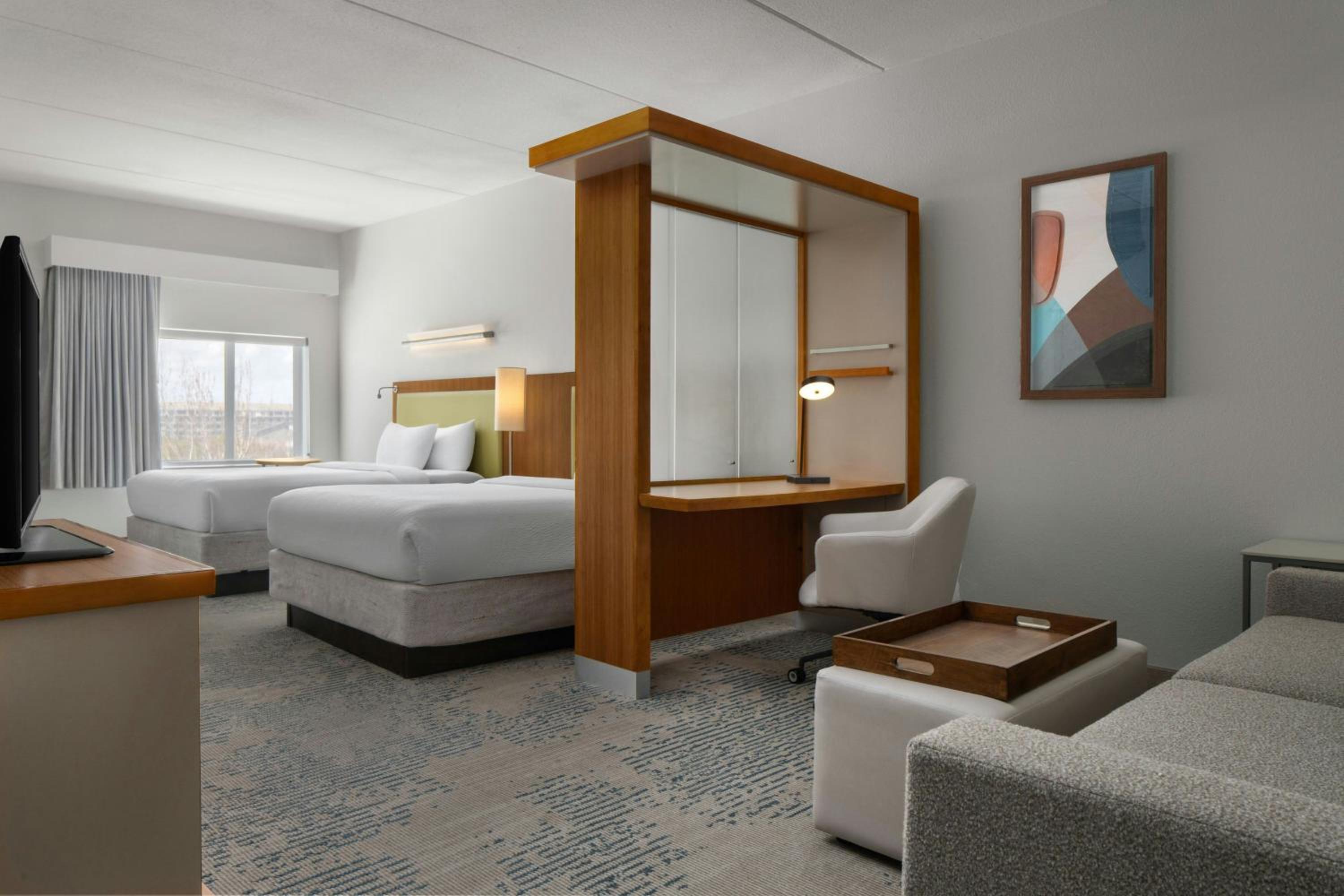 Queen Suite with Sofa Bed - Hearing Accessible