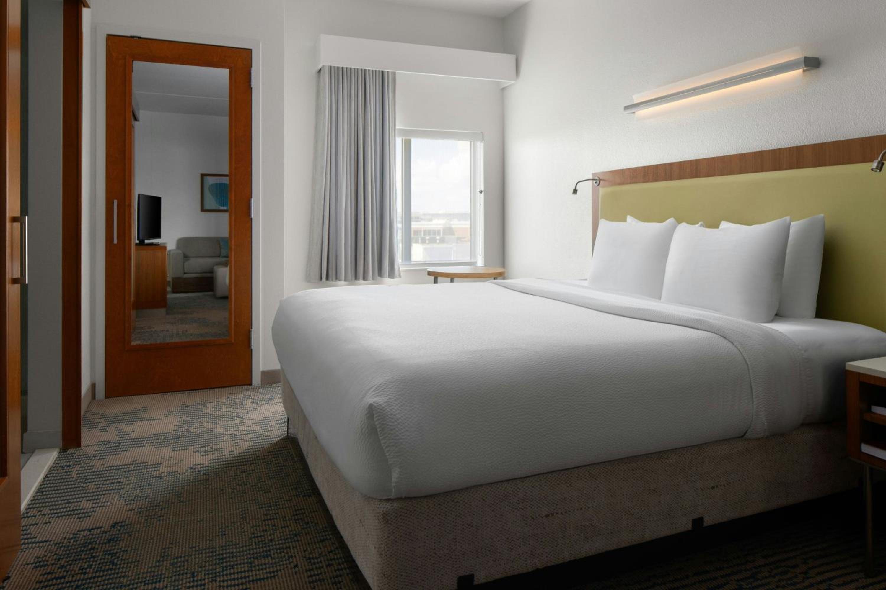 King Suite with Sofa Bed - Hearing Accessible