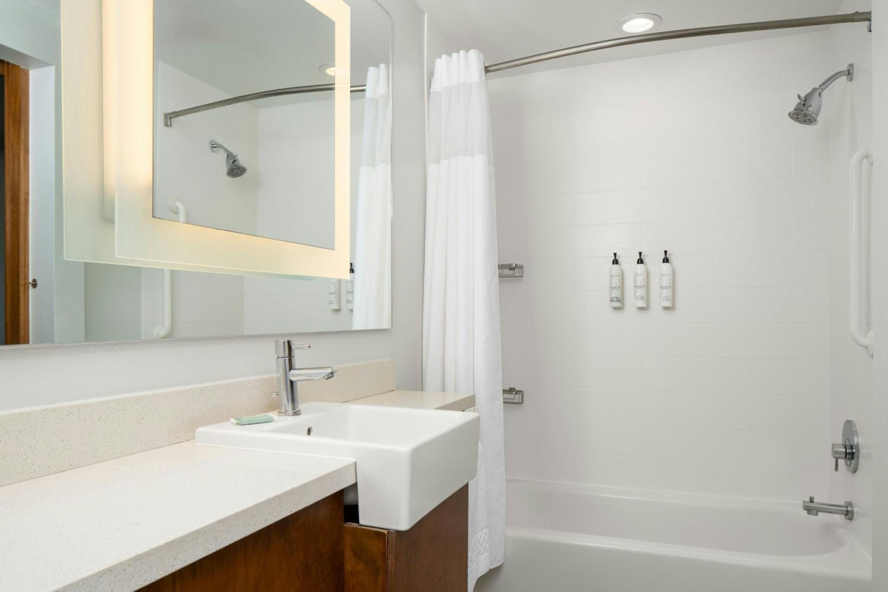 Queen Suite with Sofa Bed - Hearing Accessible