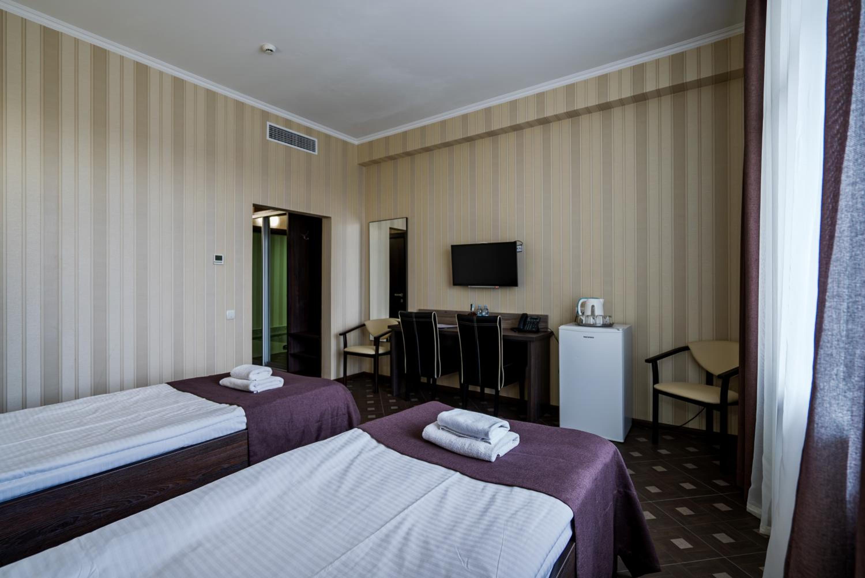 Superior Double Room with Two Double Beds photo 2