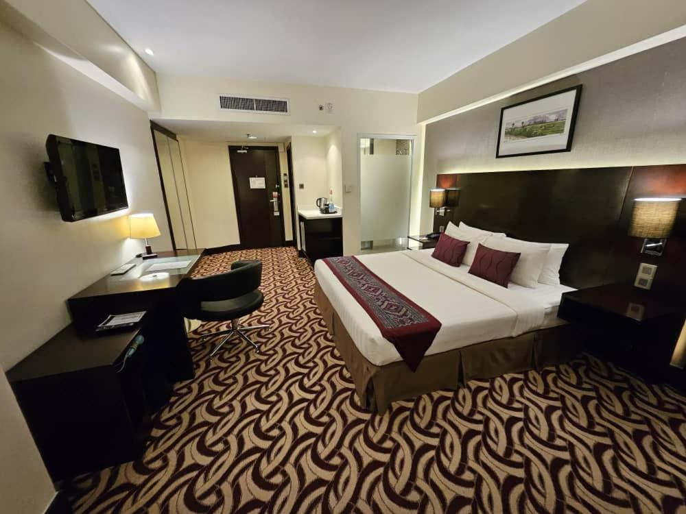 Premier King Room - Photo 3