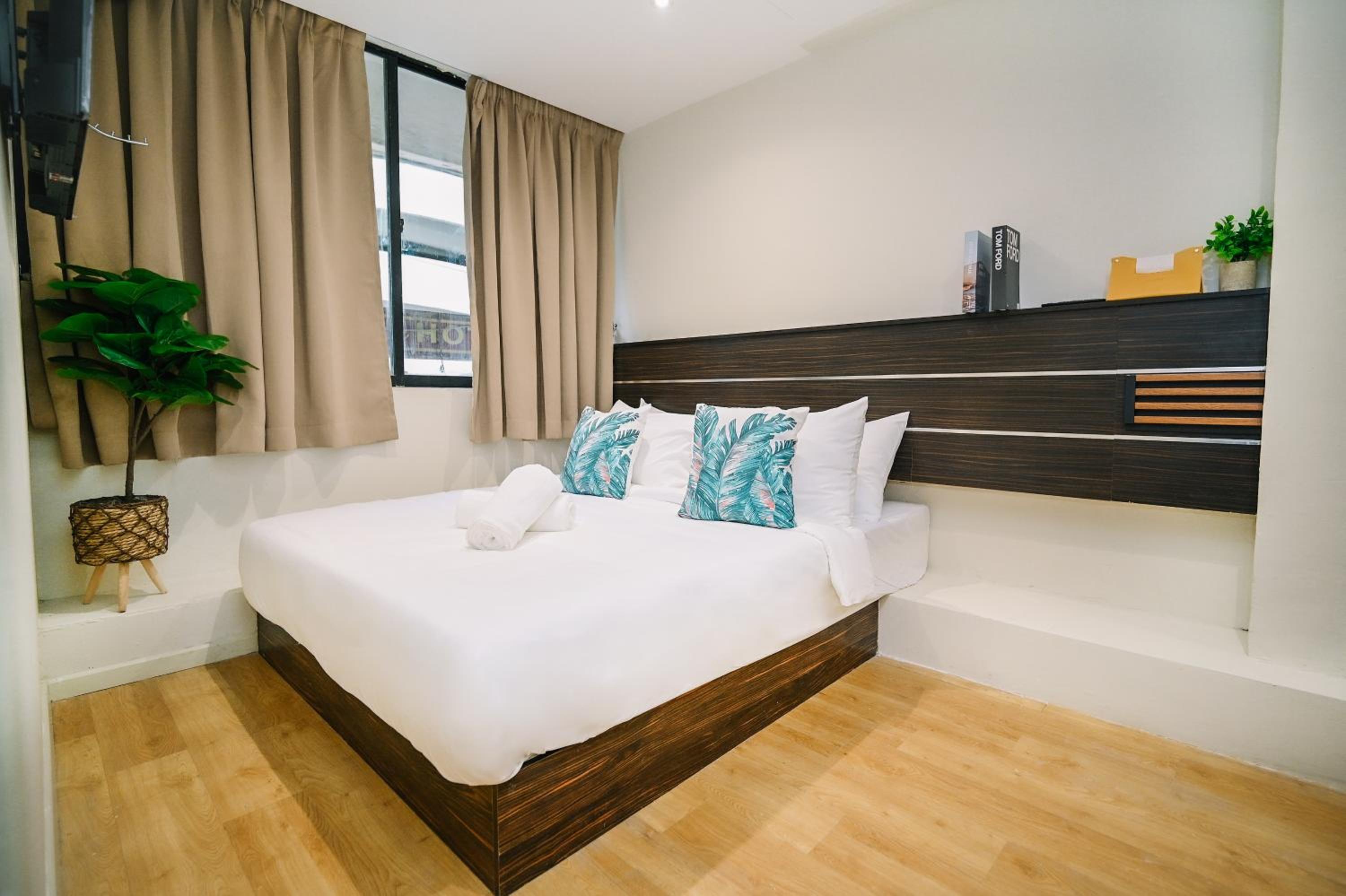 Deluxe Queen Room