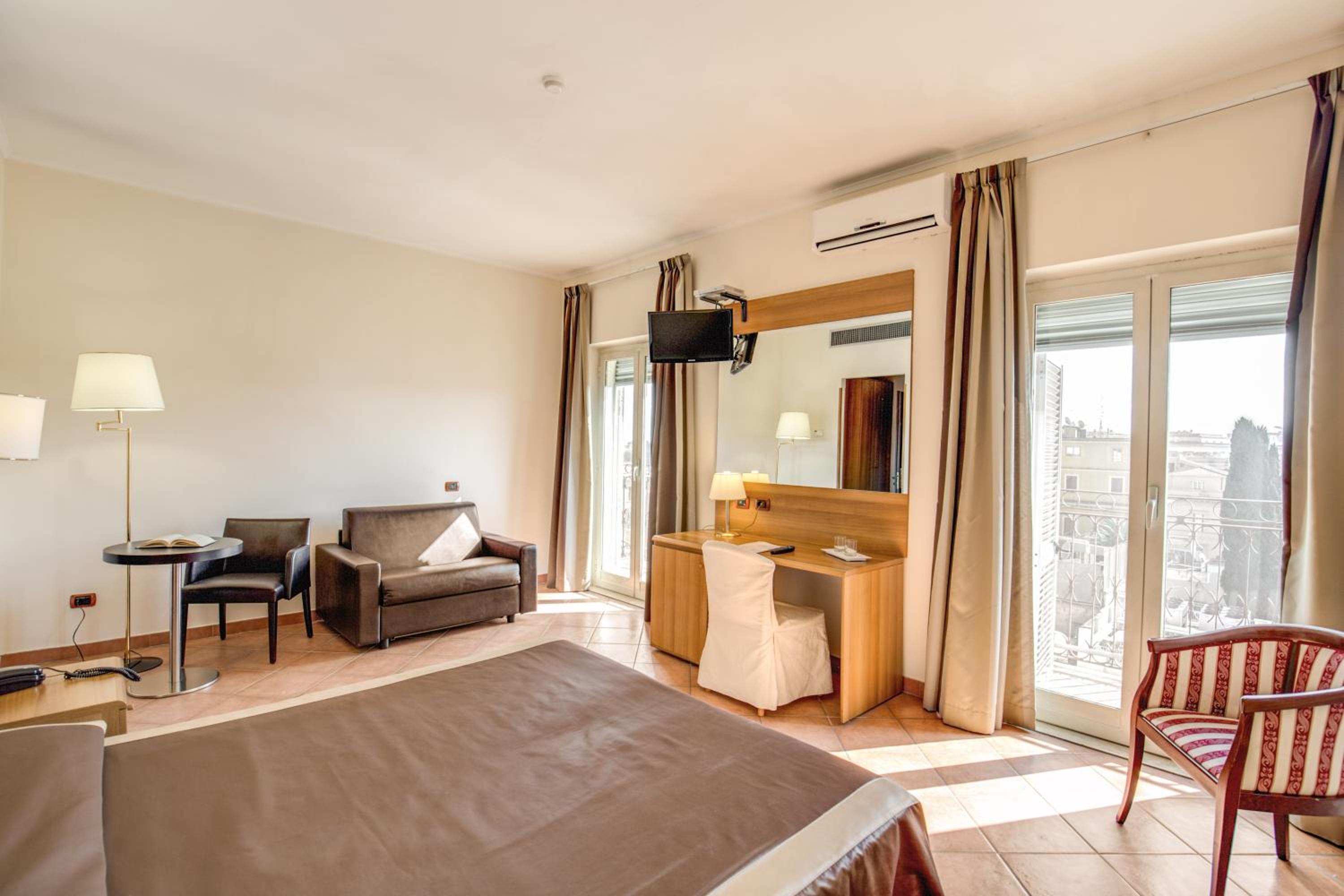Double or Twin Room thumbnail 6