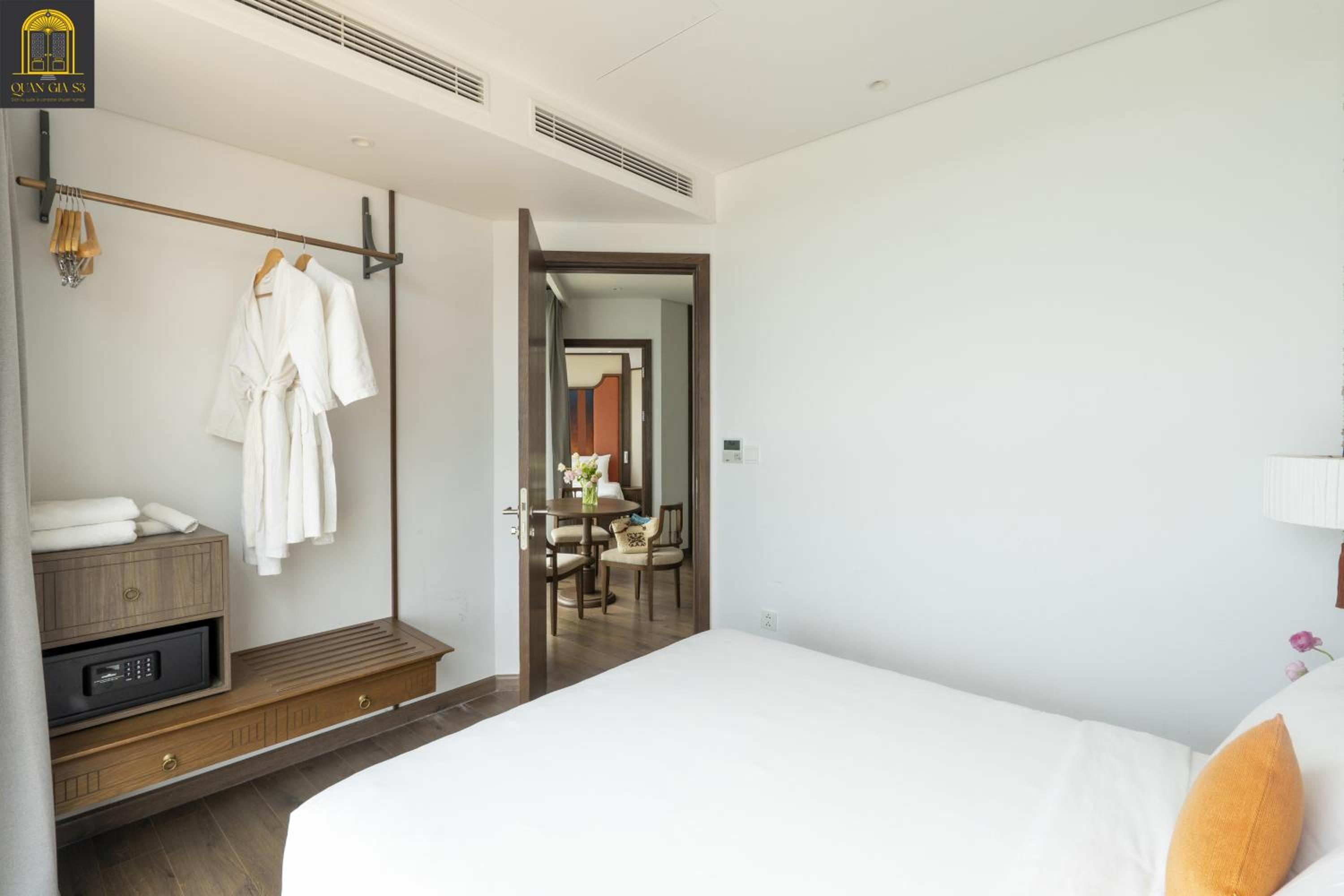 Two-Bedroom Apartment with Balcony and Sea View