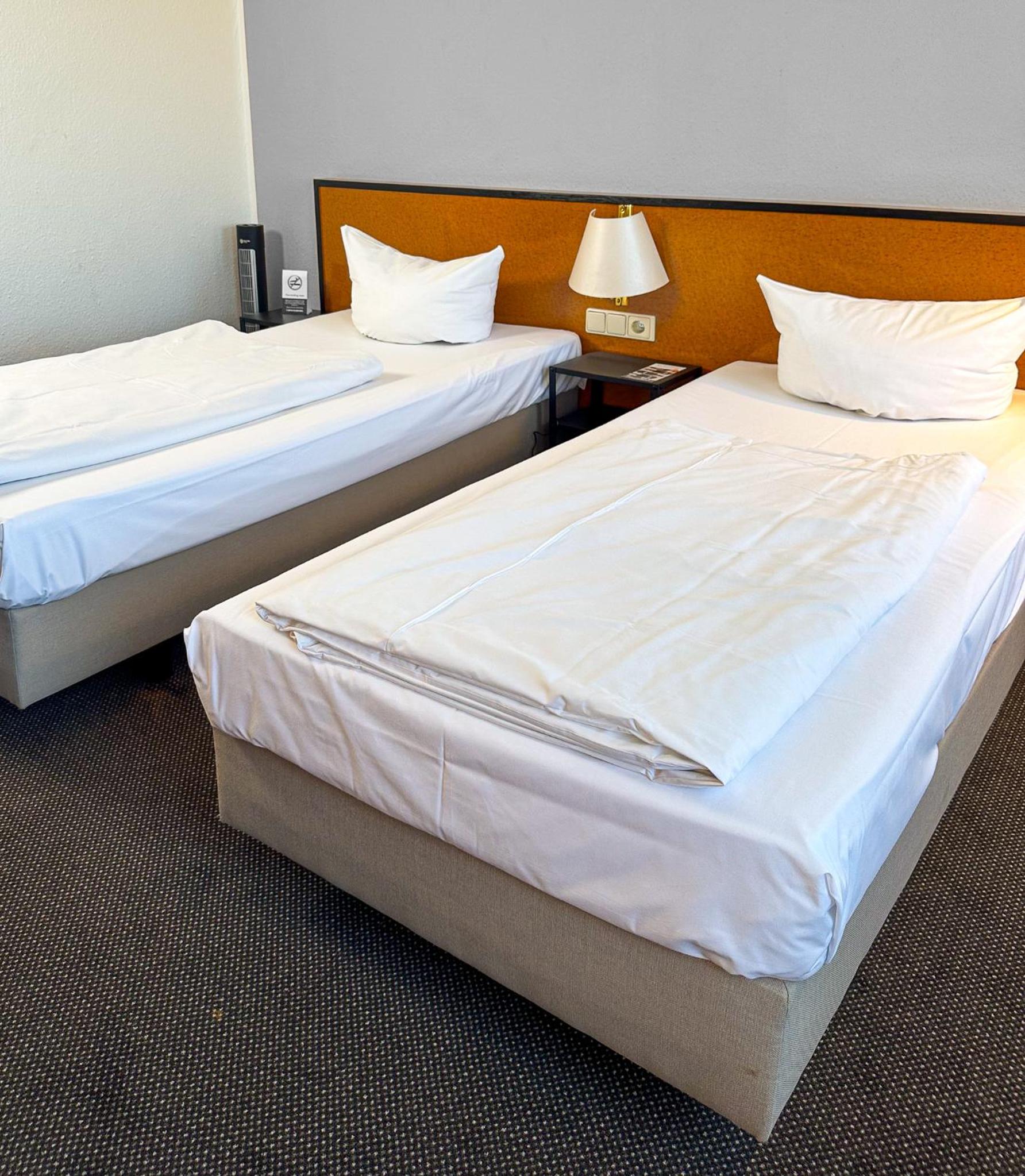 Economy Twin Room - Photo 2
