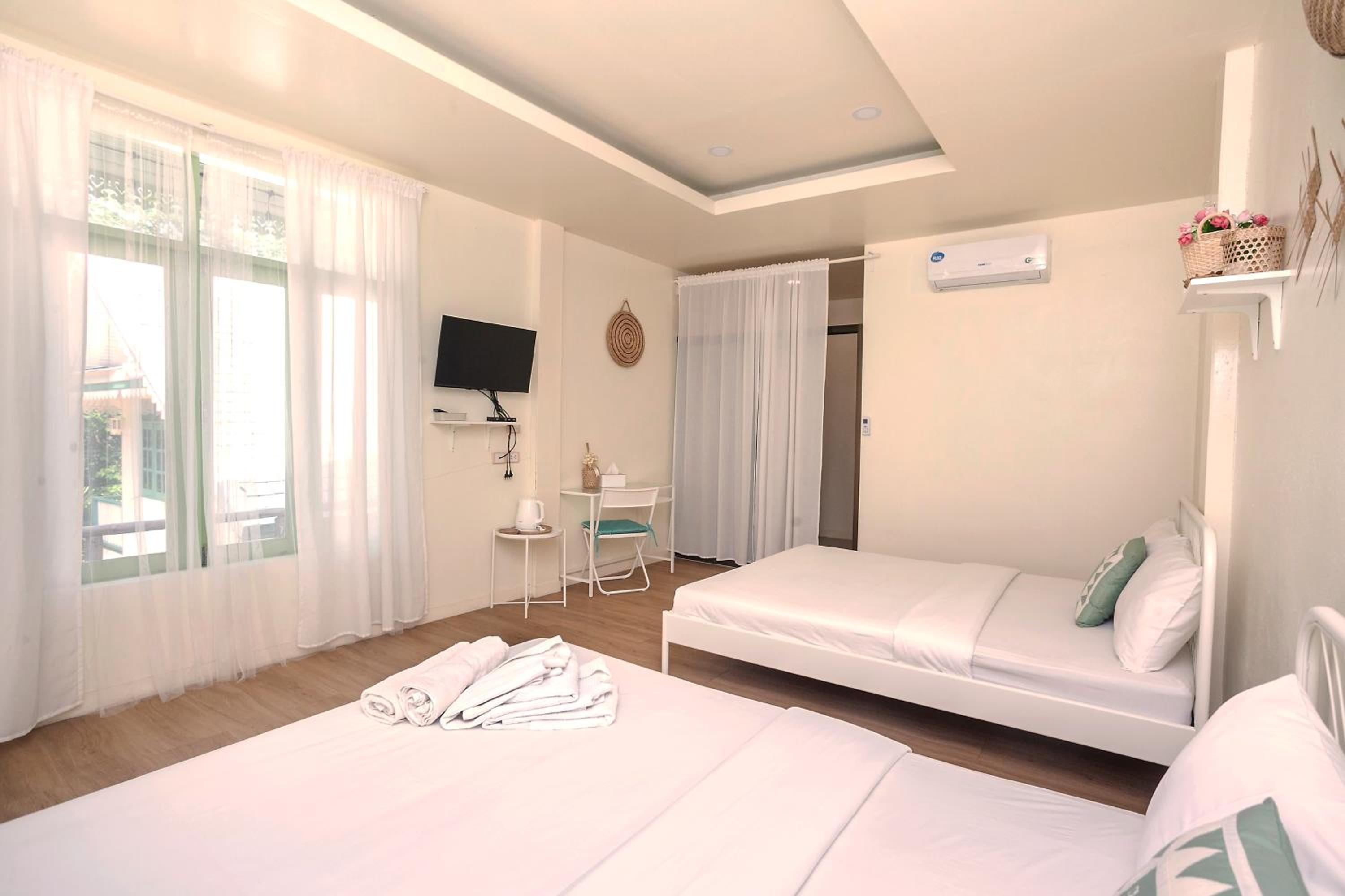 Suite with Mountain View