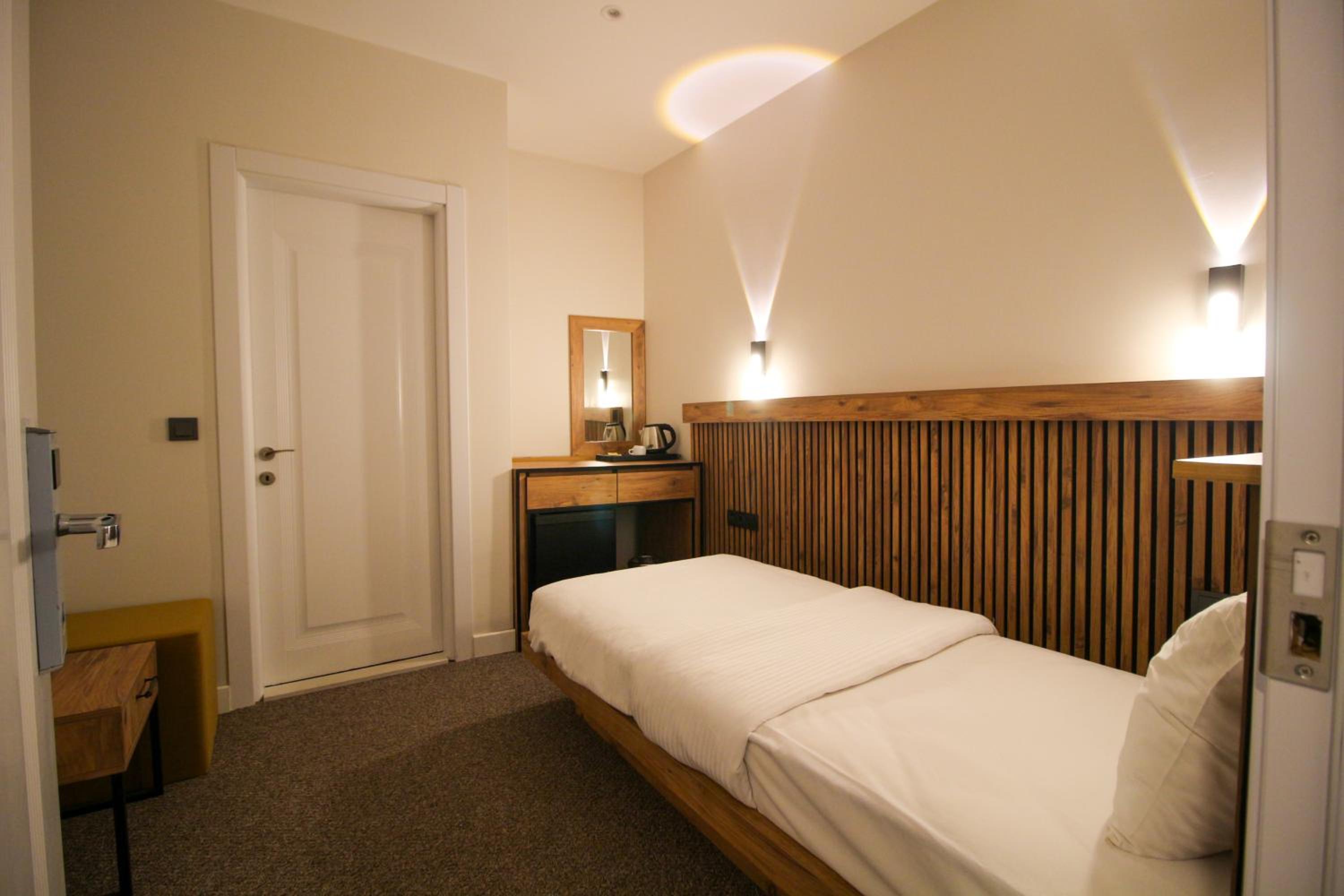 Small Single Room photo 3