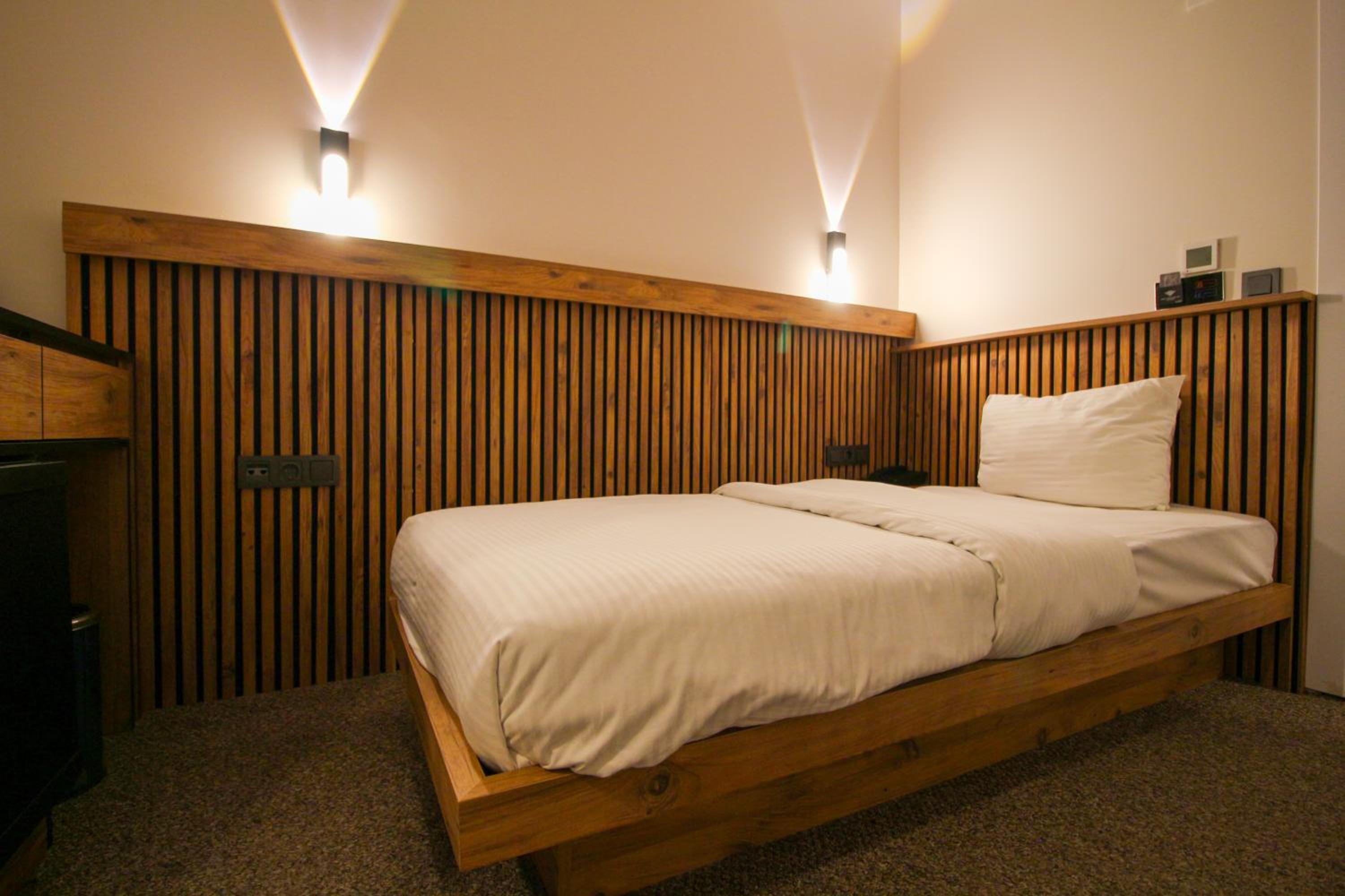 Small Single Room photo 2
