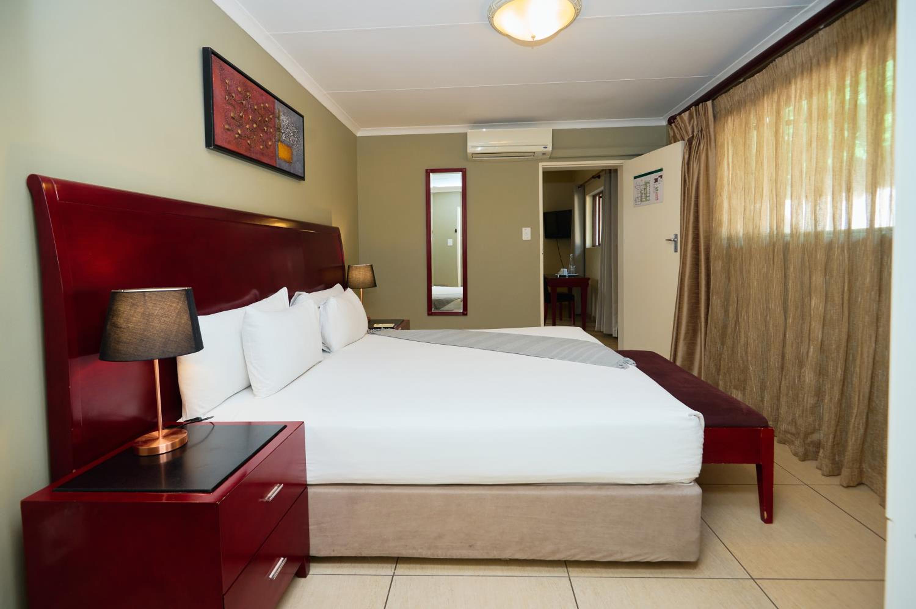 Superior King Suite photo 2