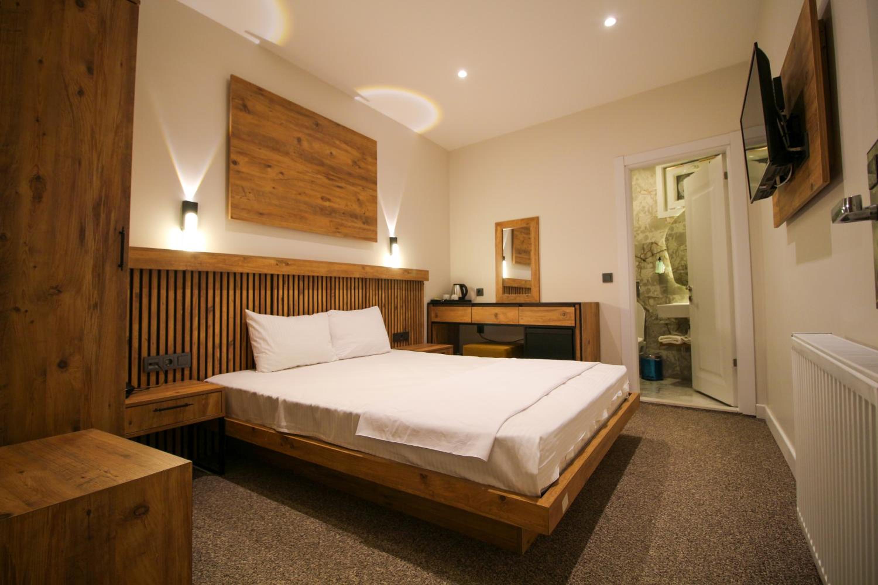 Budget Double Room photo 1