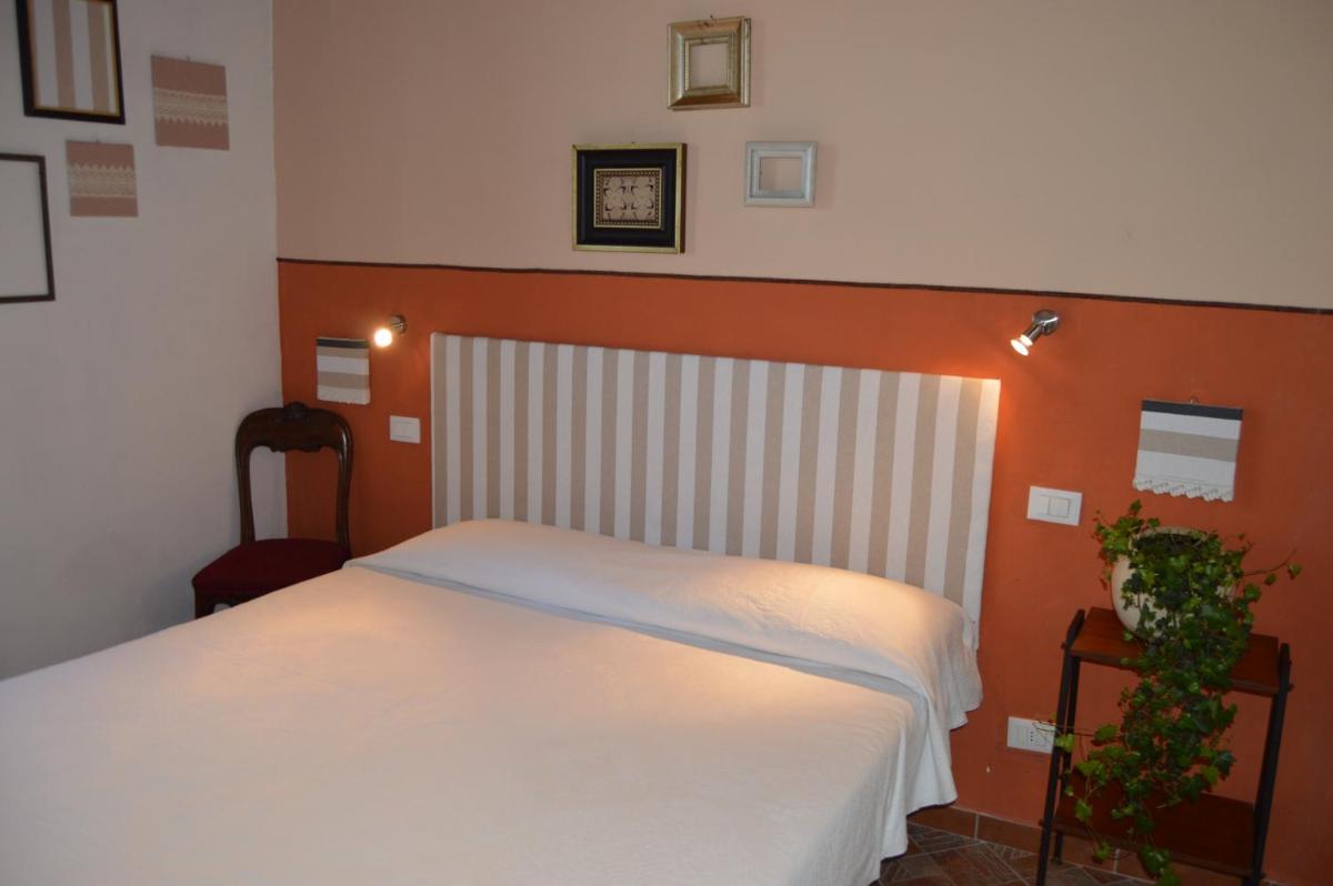 Double Room with Private External Bathroom photo 2