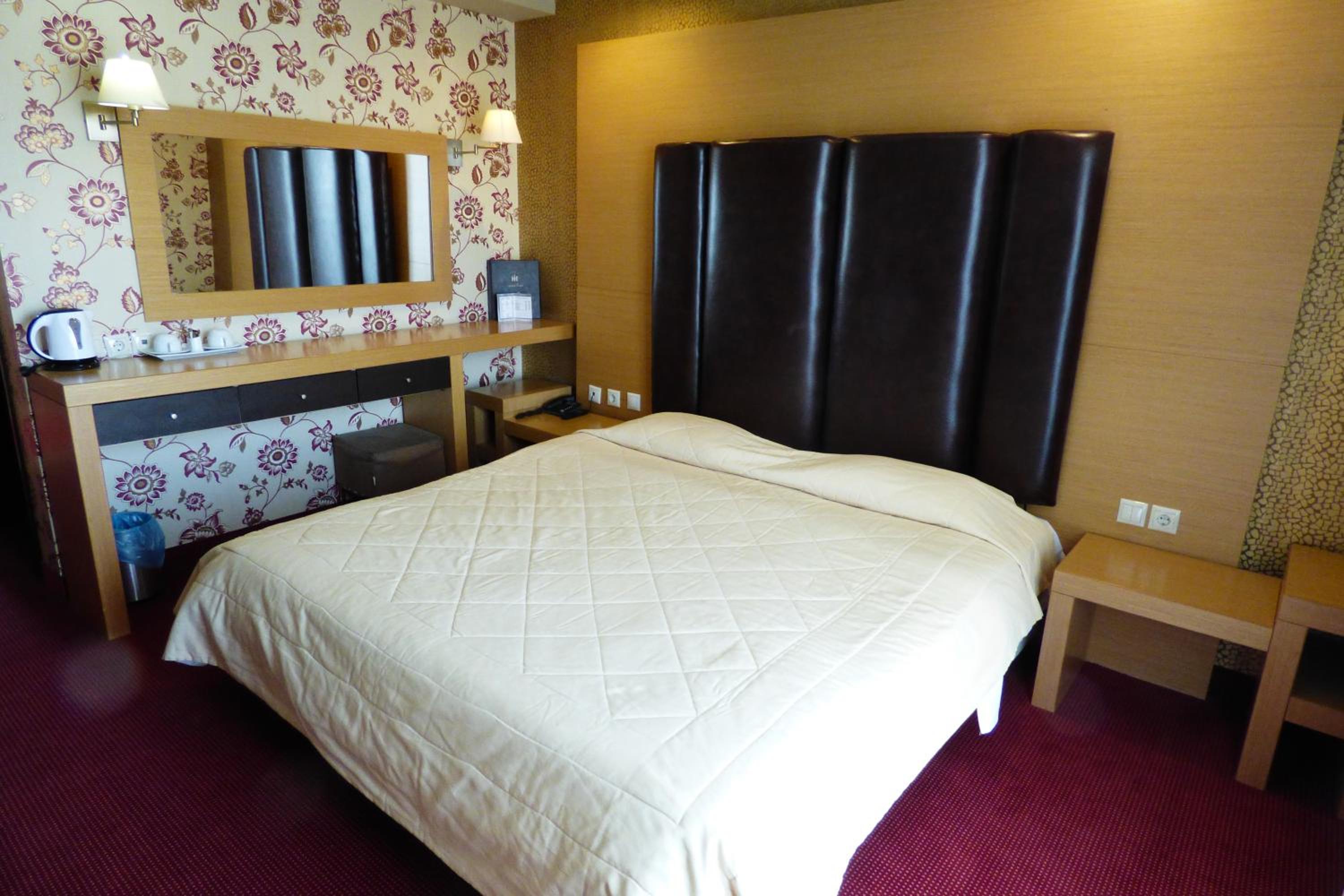 Double or Twin Room - Photo 9